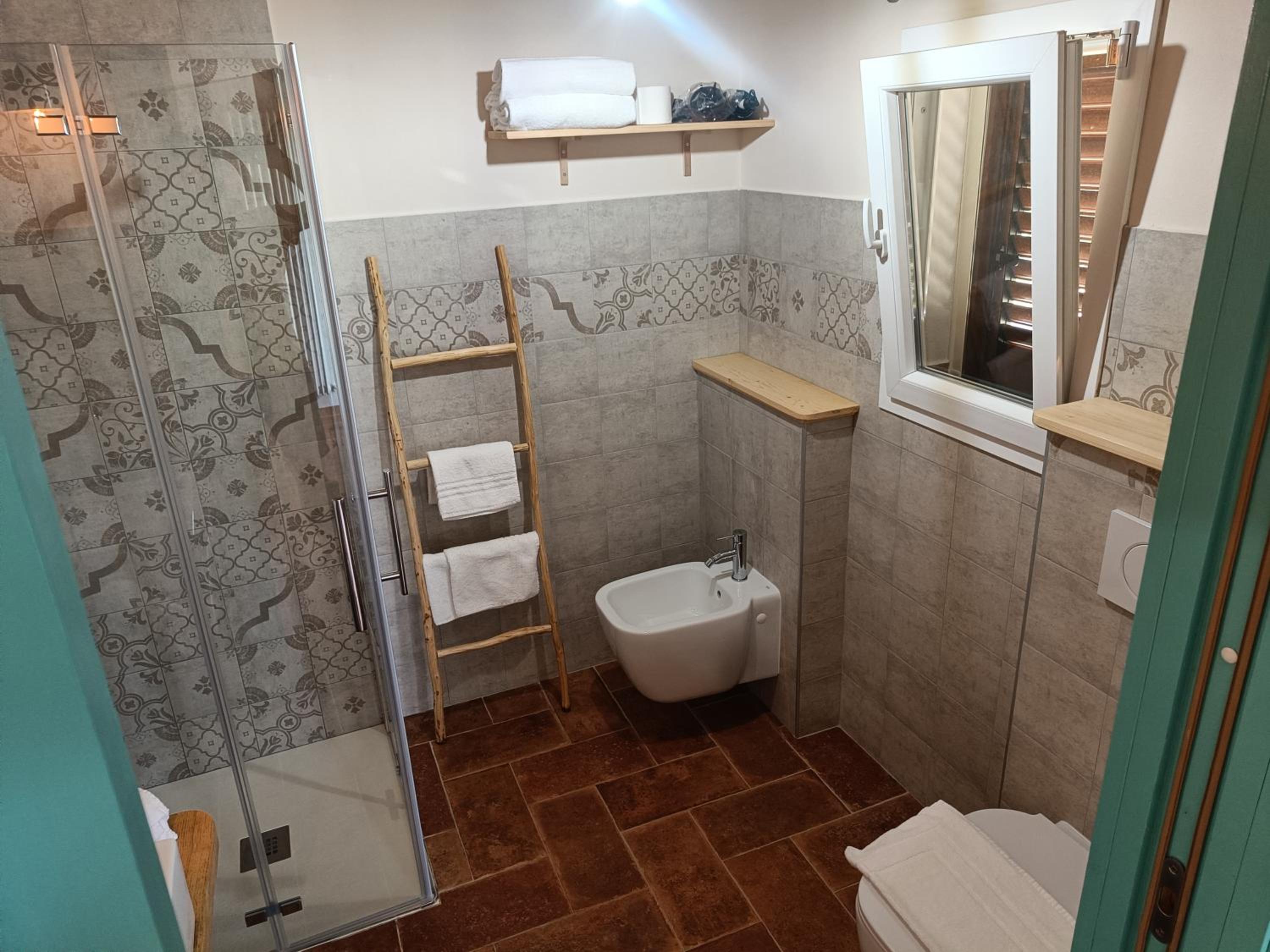 Double Room with Private Bathroom photo 2