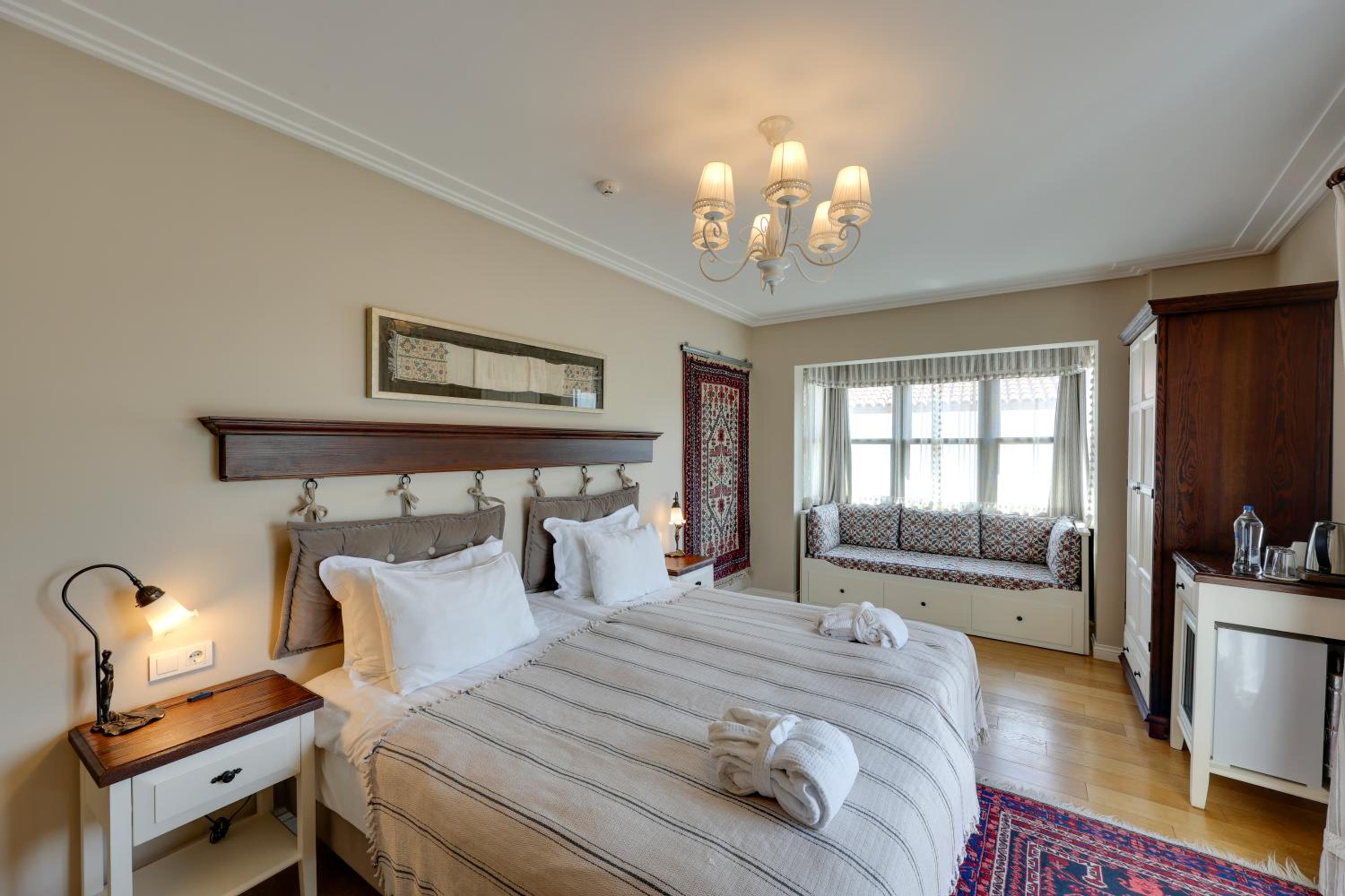 Superior Double or Twin Room with Pool View photo 3