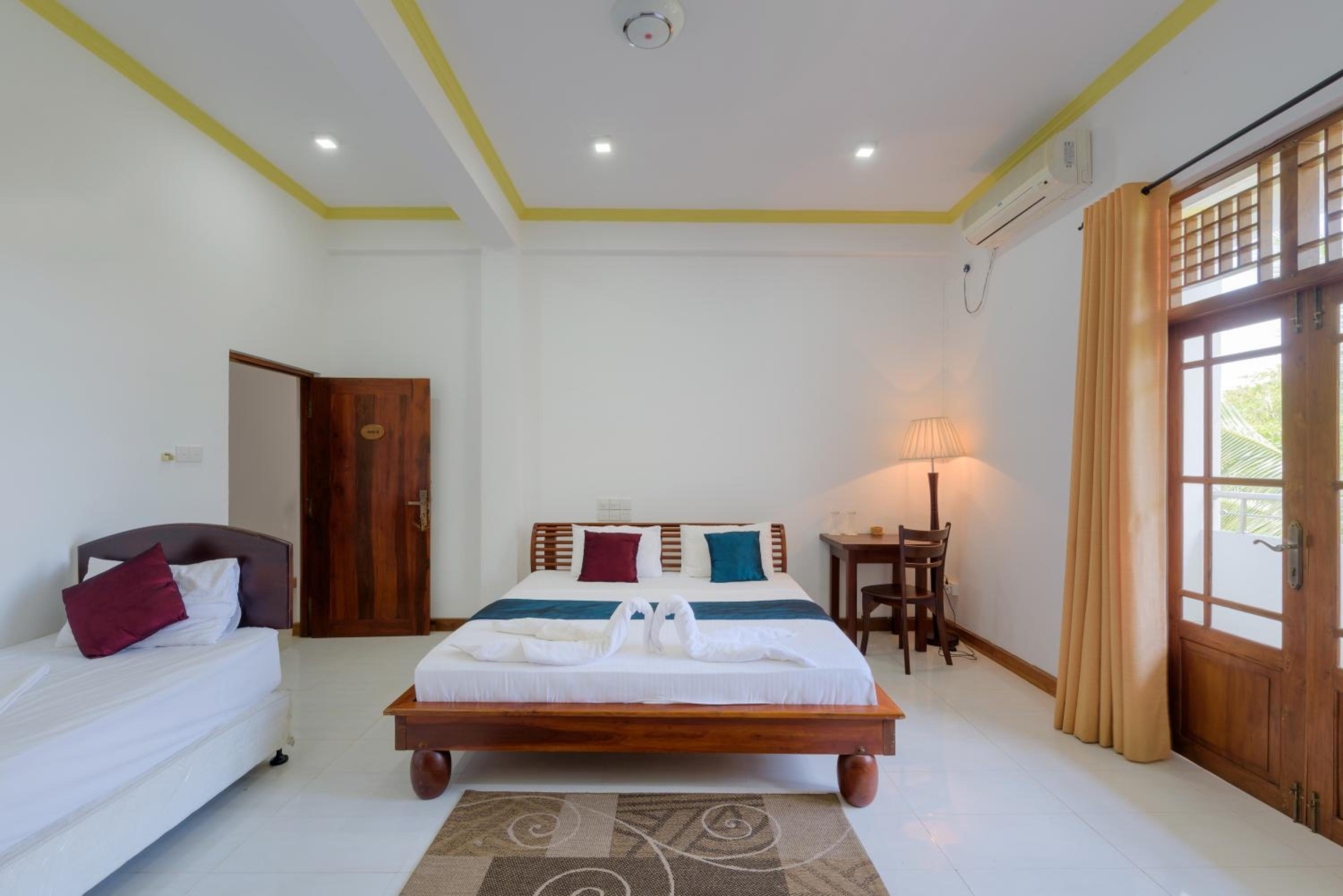 Family Room with Balcony photo 3