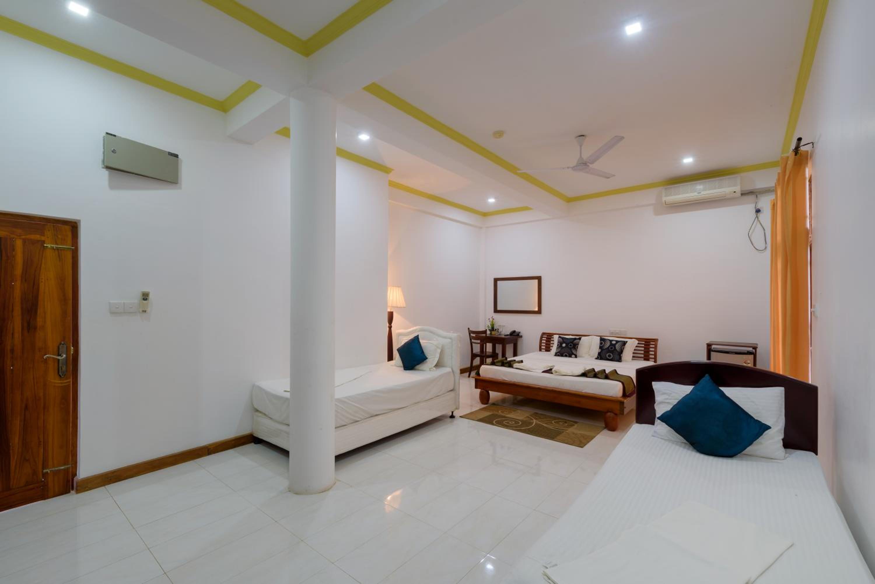 Superior Triple Room photo 3