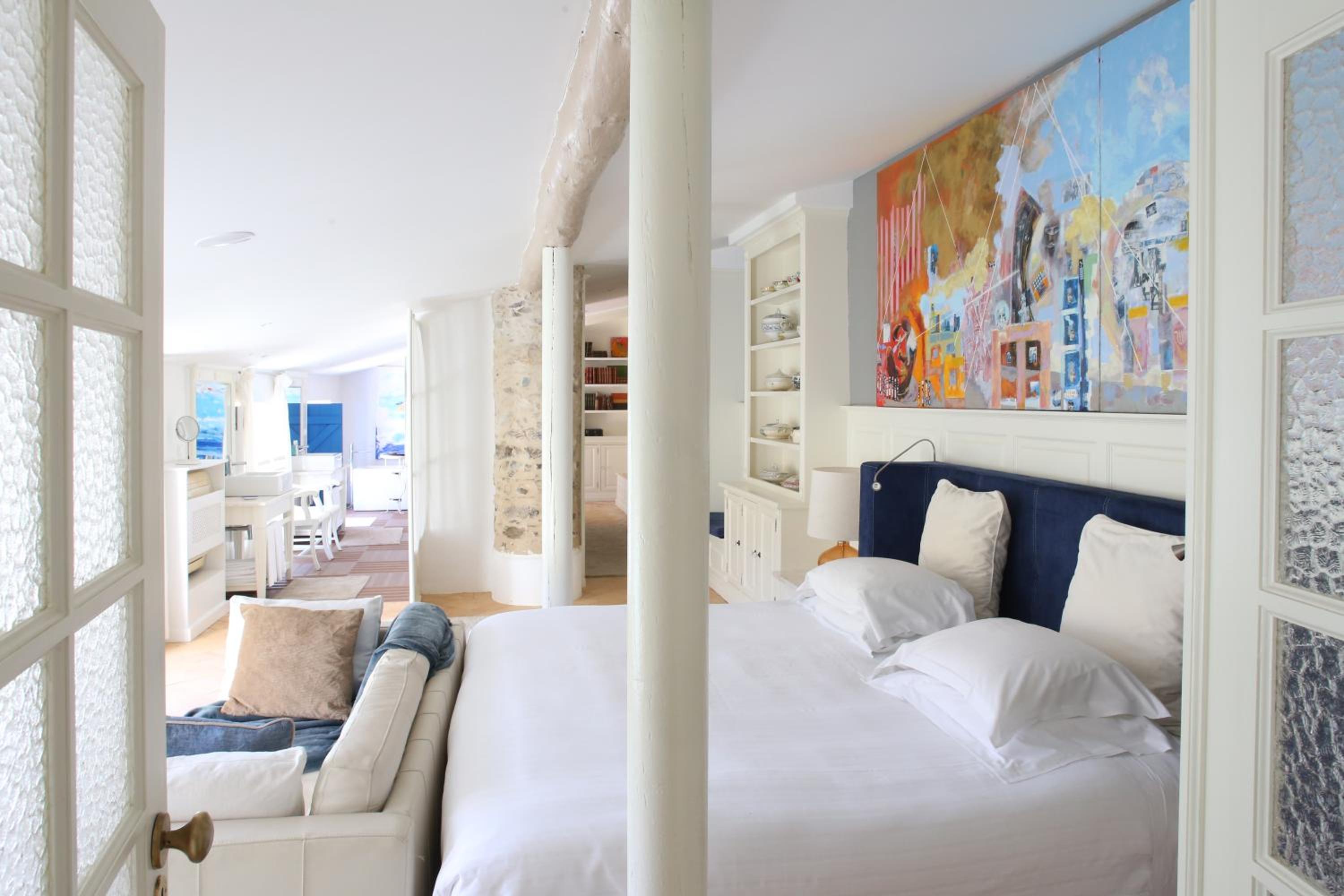 Deluxe King Suite