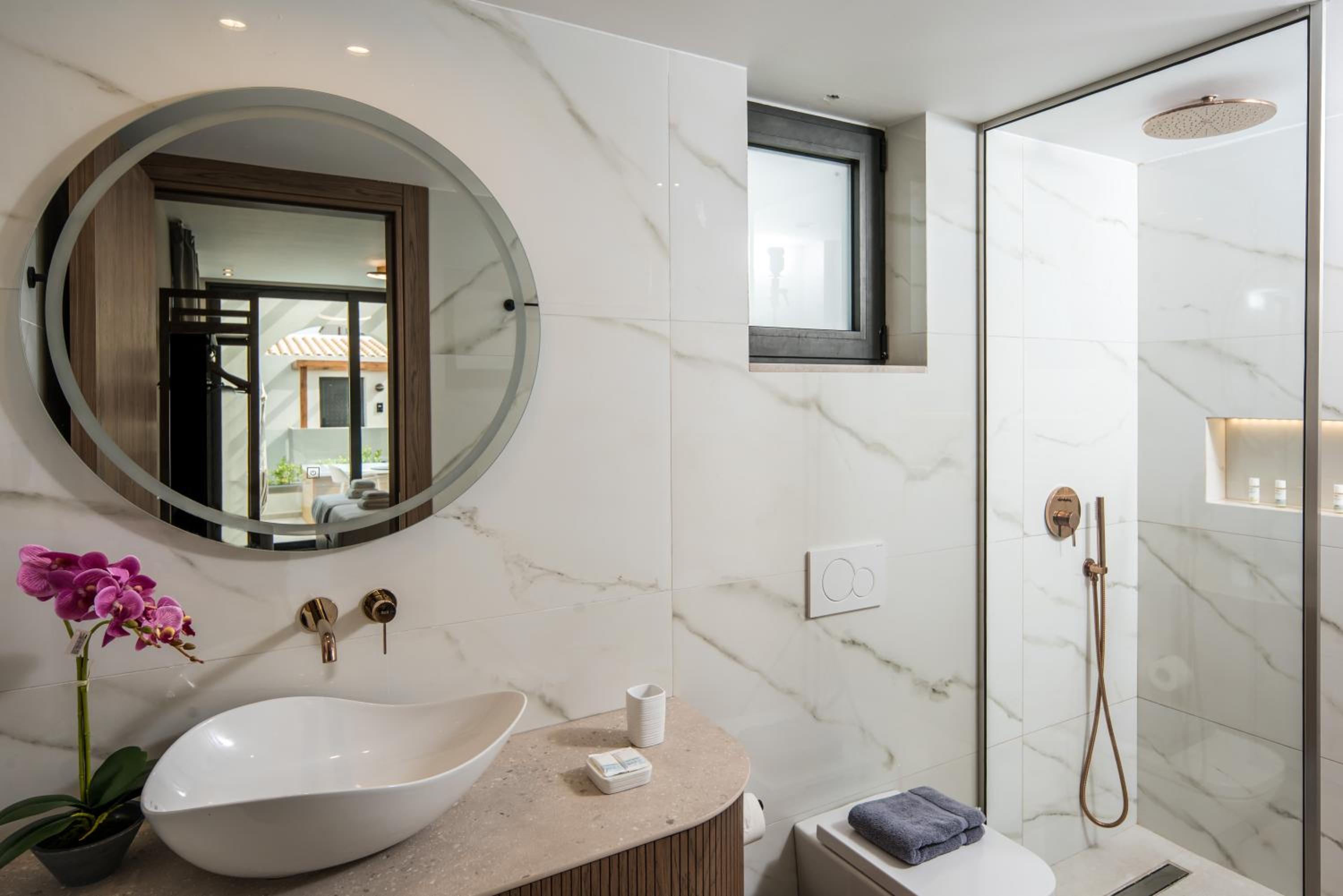 Superior Suite with Jacuzzi - Photo 5