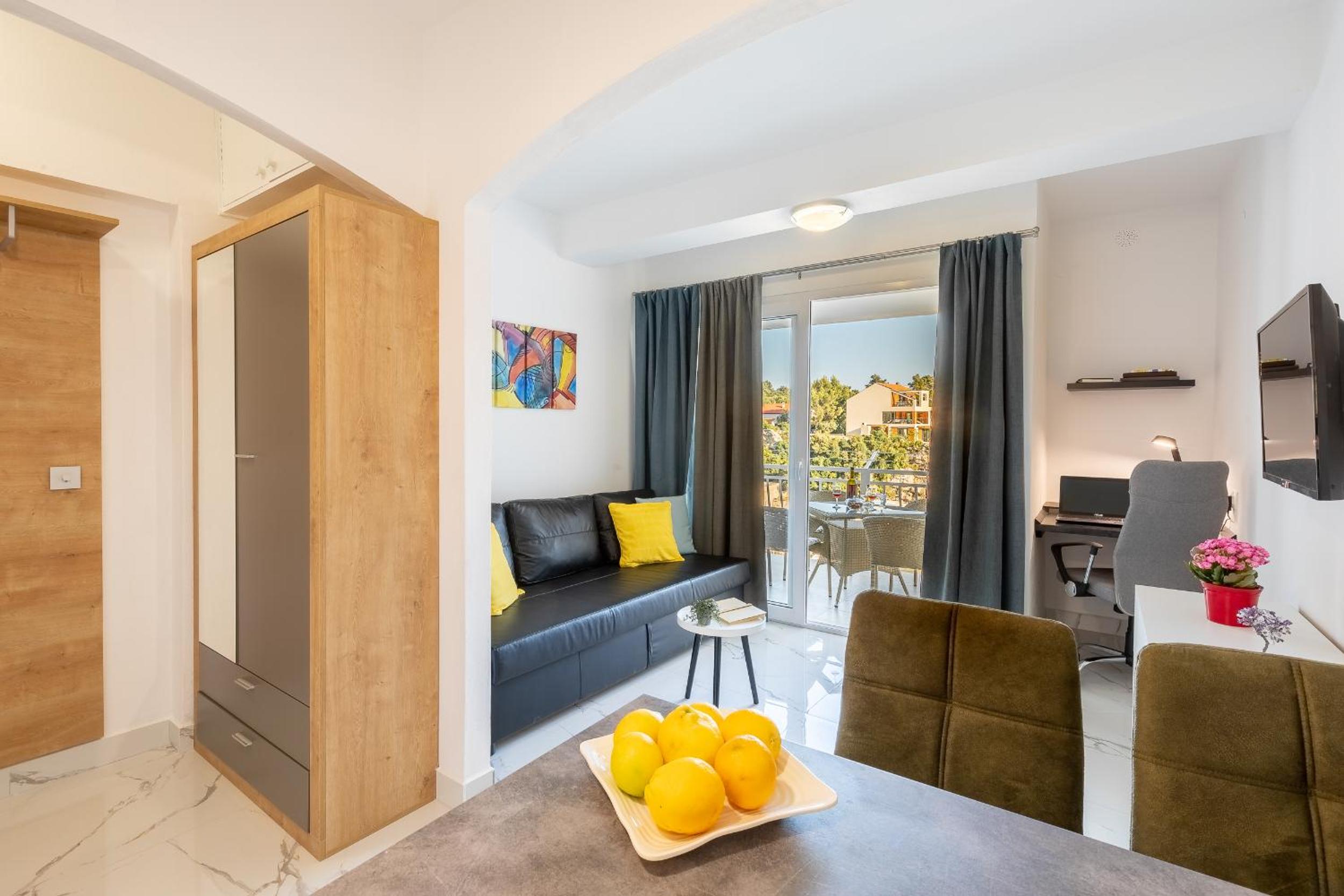 One-Bedroom Apartment - Sea Side