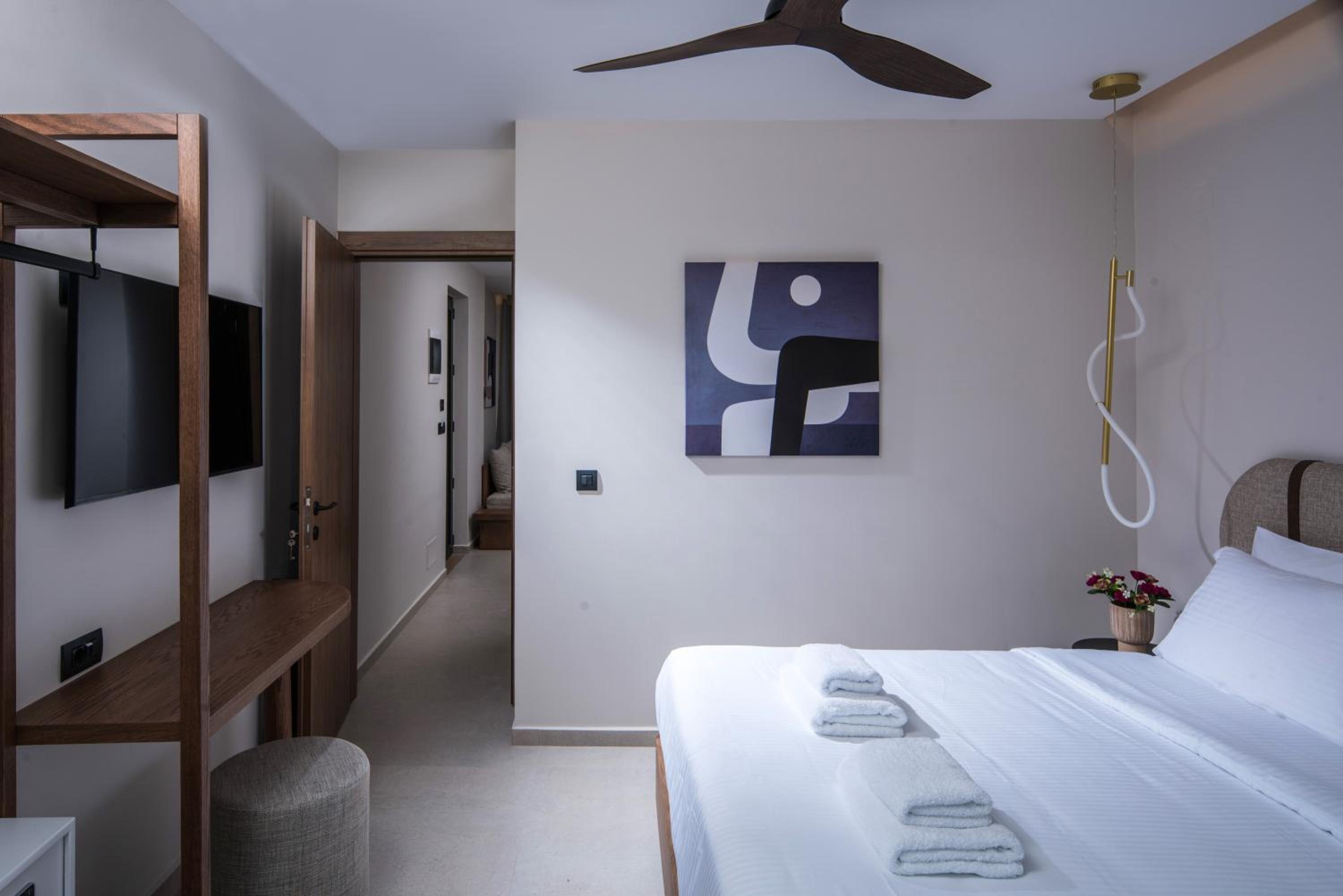 Superior Suite with Jacuzzi - Photo 4