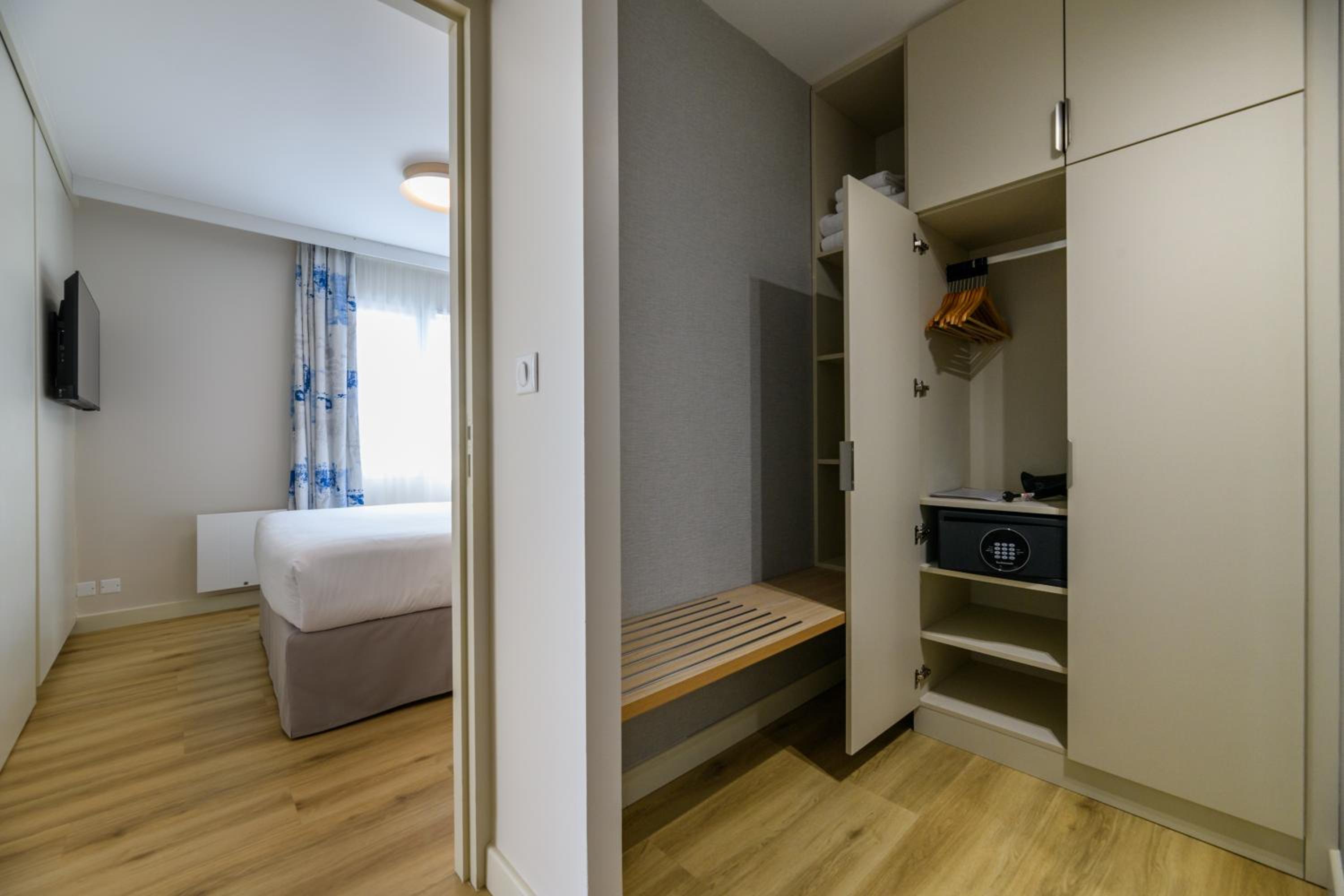 One-Bedroom Apartment with separate toilet photo 3