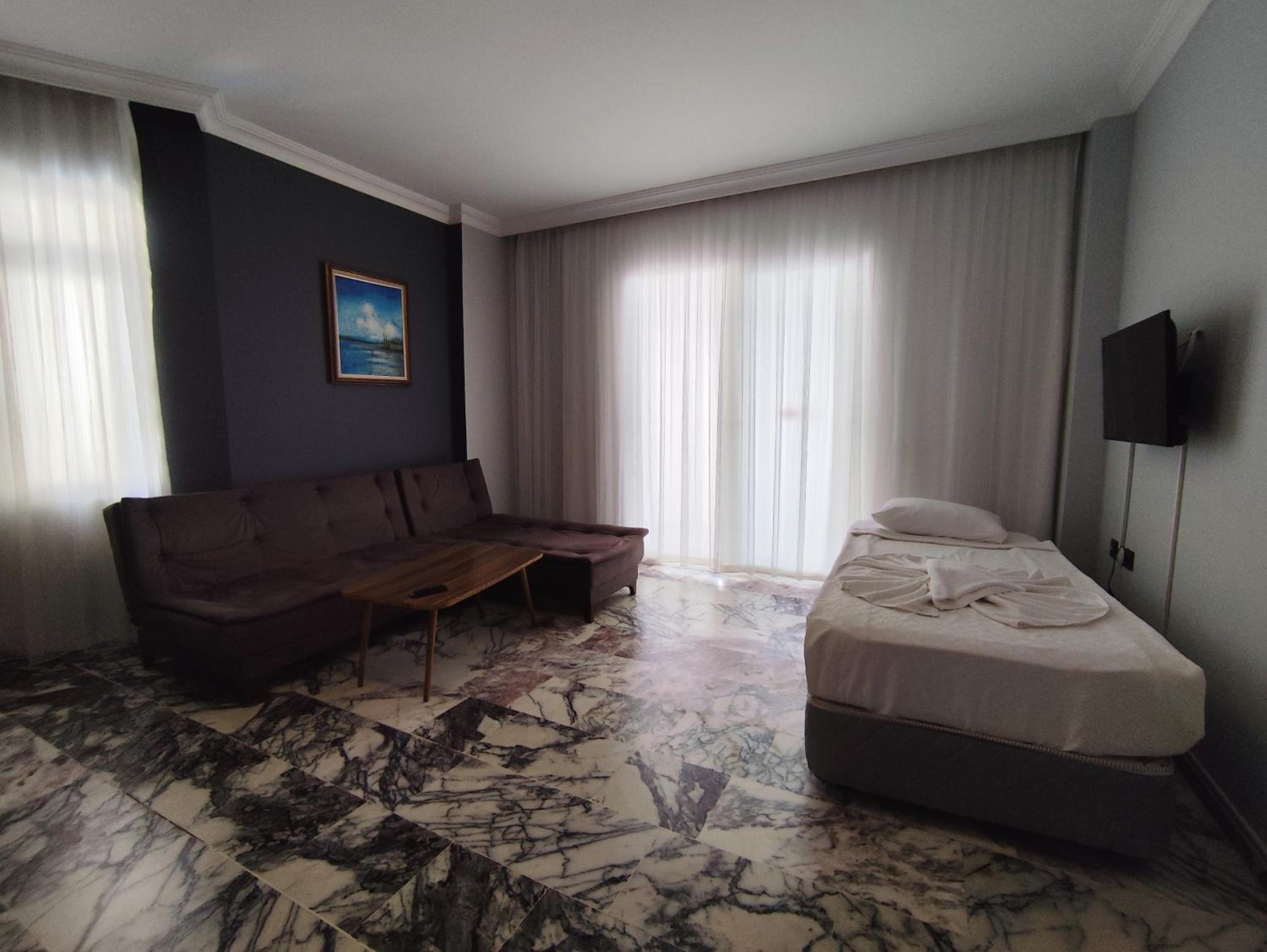 Suite - Photo 9