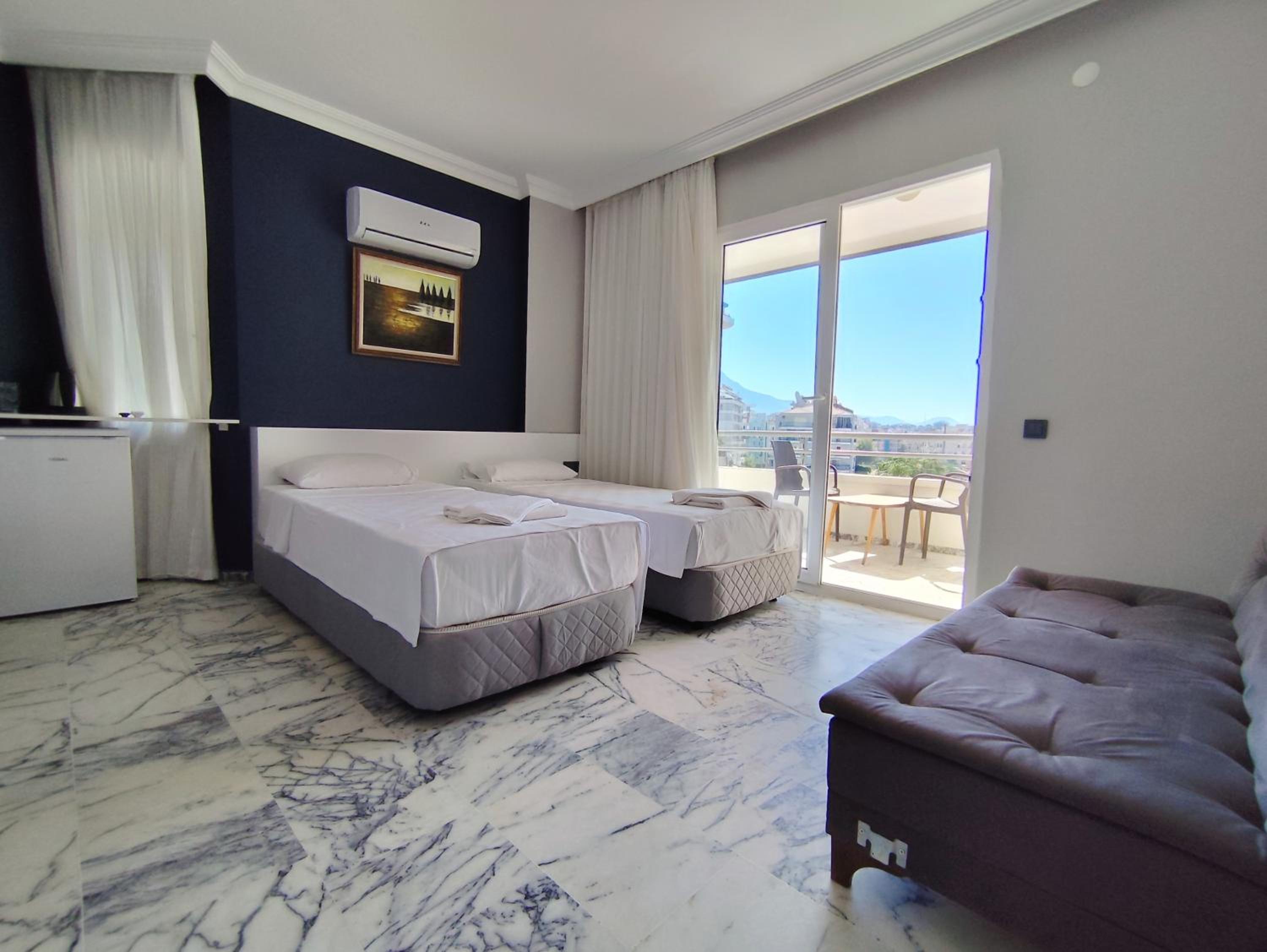 Standard Double Room - Photo 9