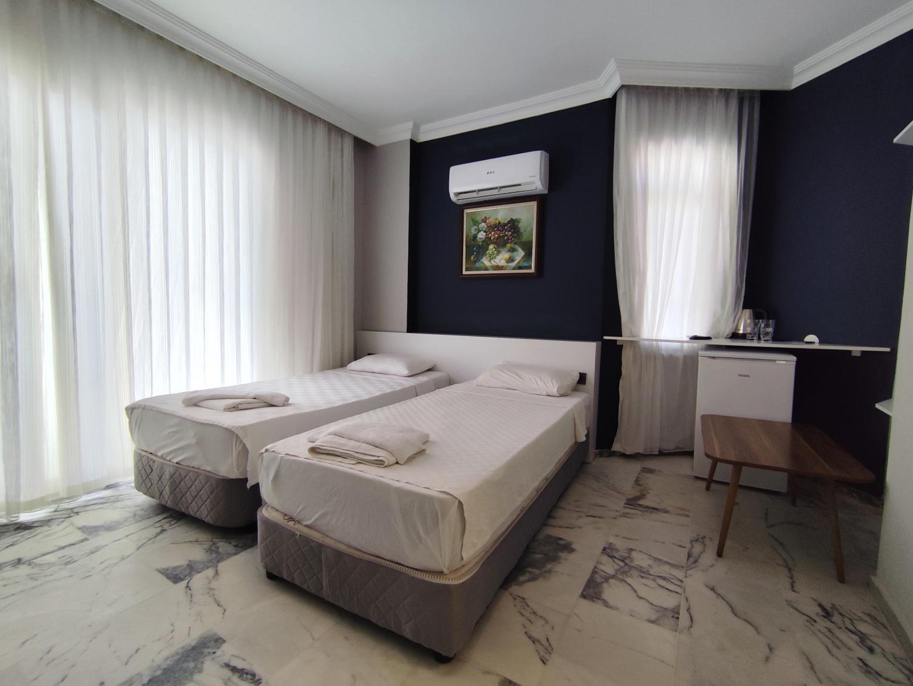 Standard Double Room - Photo 2
