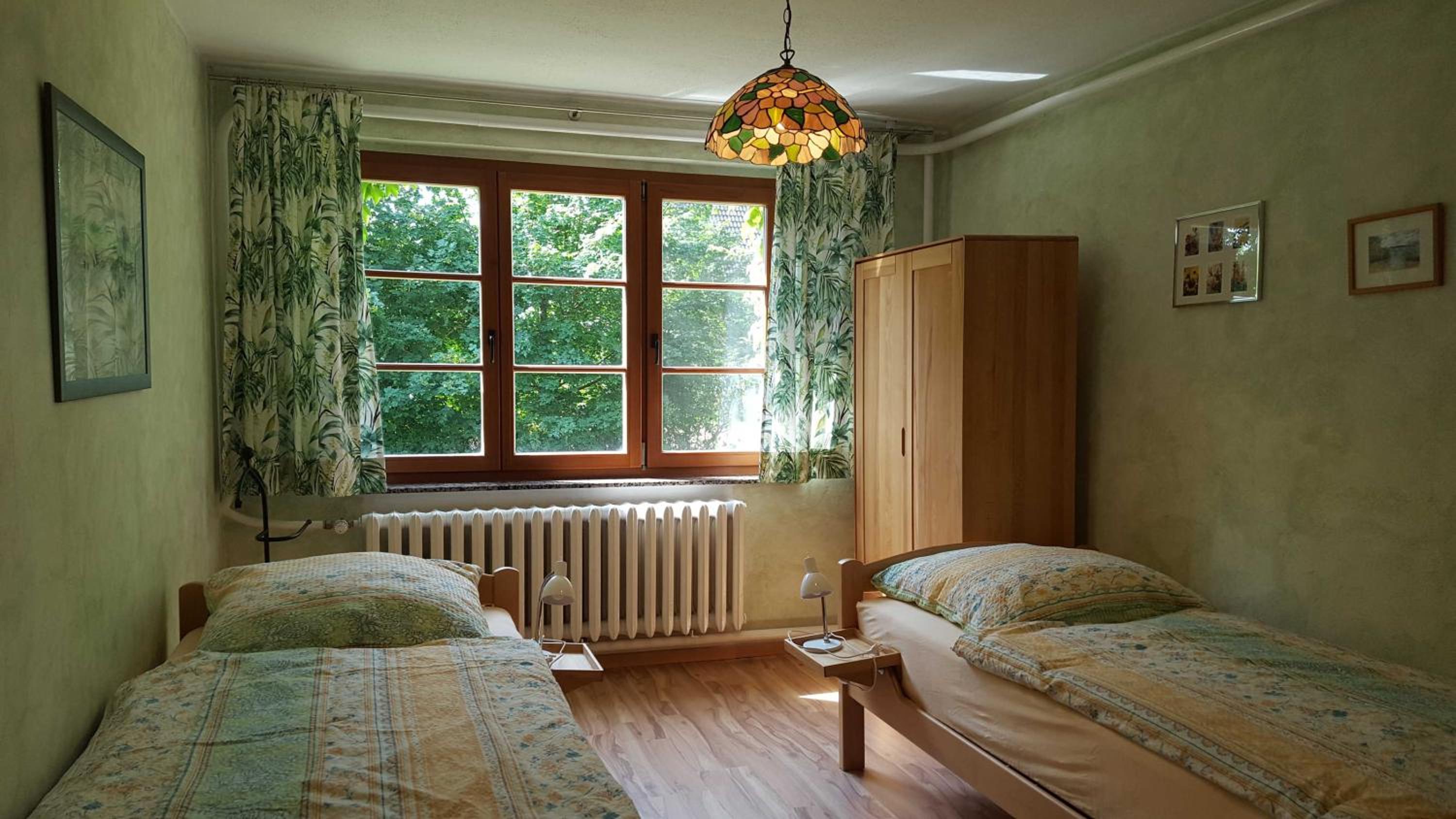 Three-Bedroom Apartment with Shower photo 2