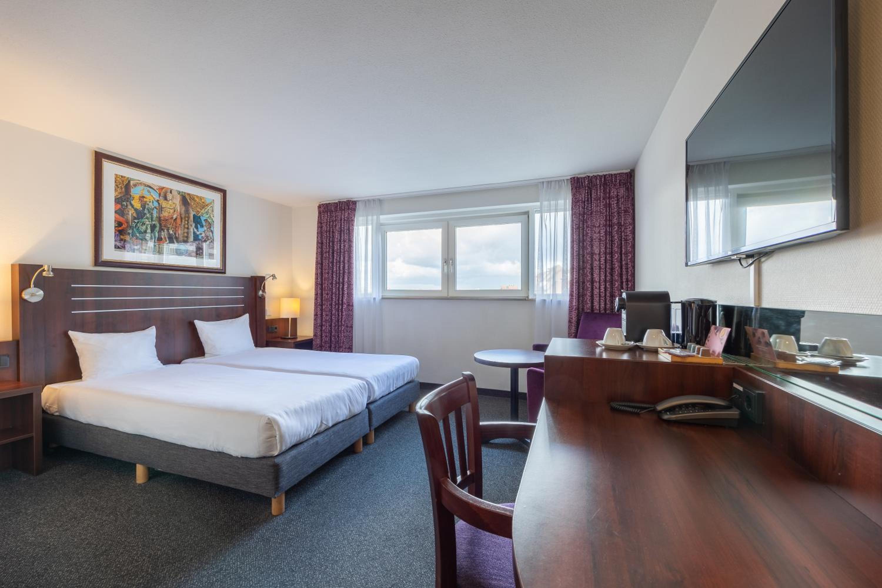 Standard Double or Twin Room - Photo 5