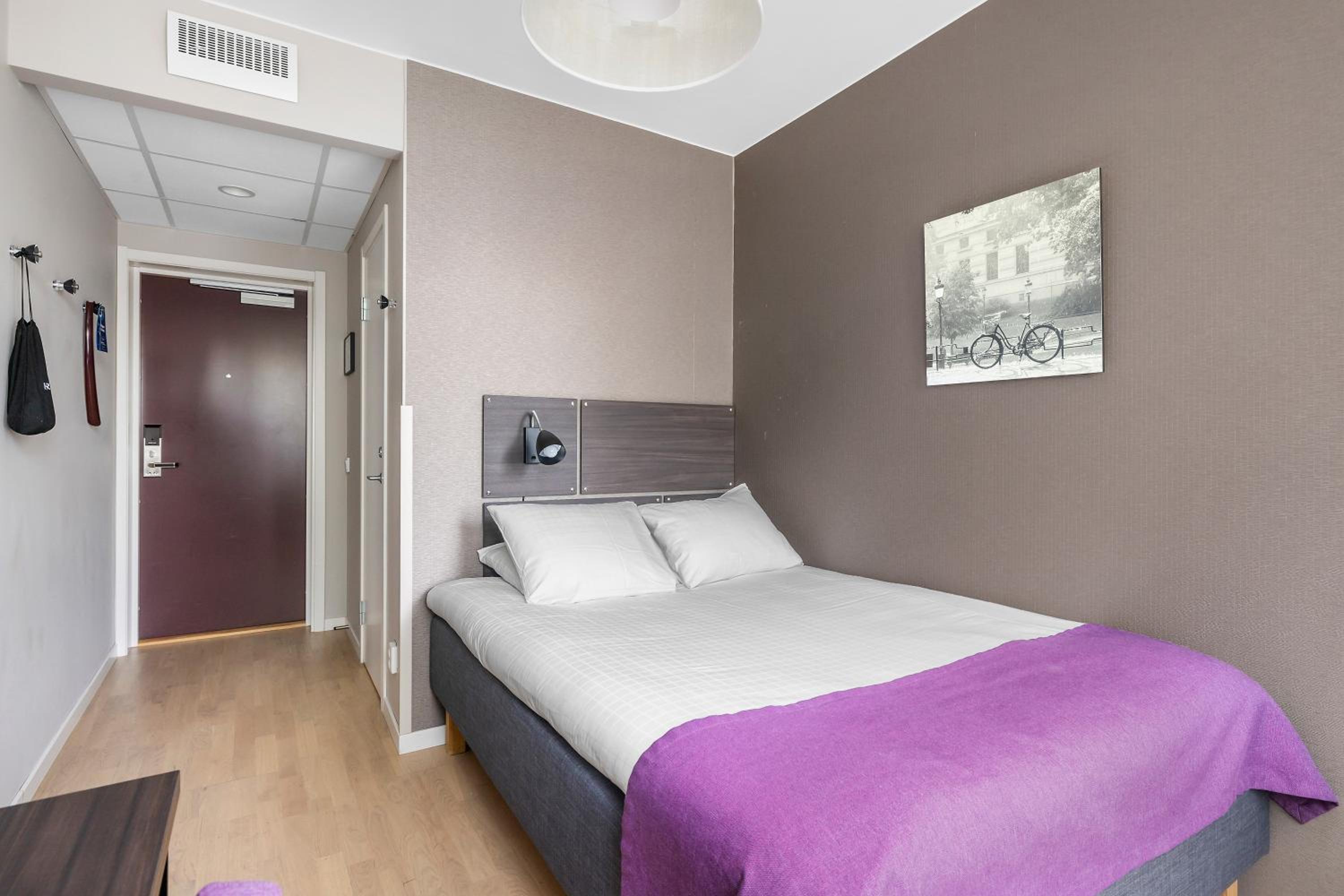 Double Economy Room - Photo 2