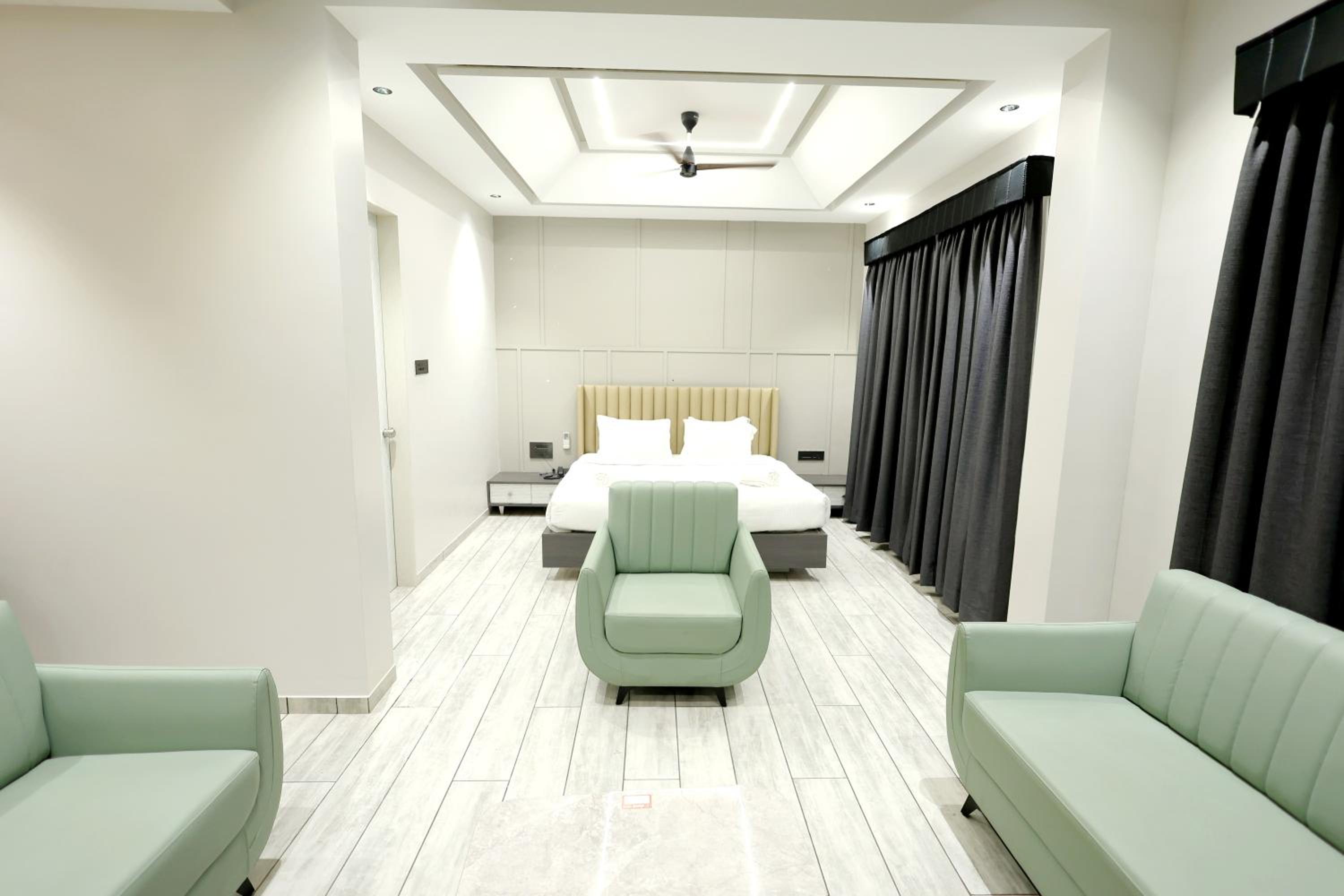 Superior King Room photo 2