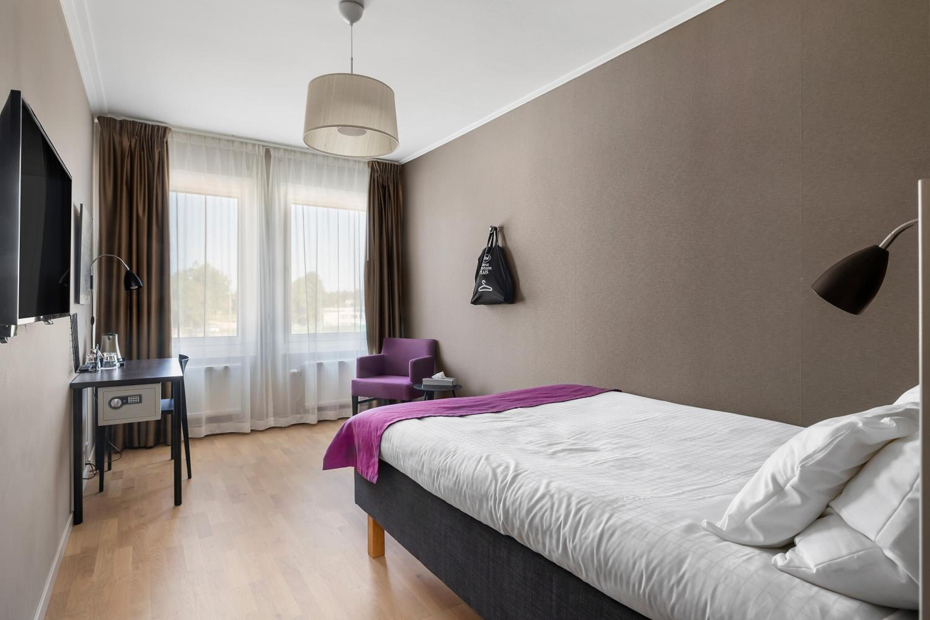 Double Economy Room - Photo 11