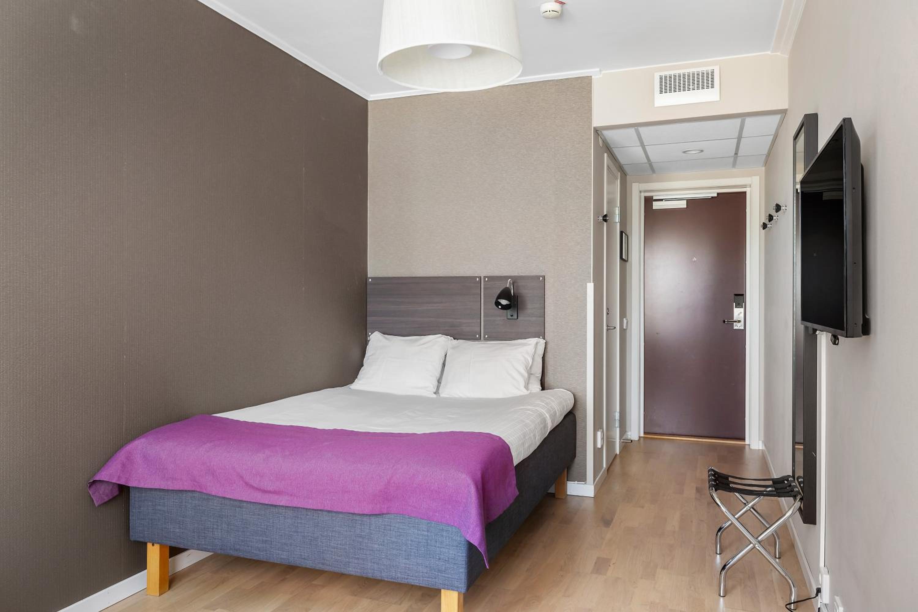 Double Economy Room - Photo 12