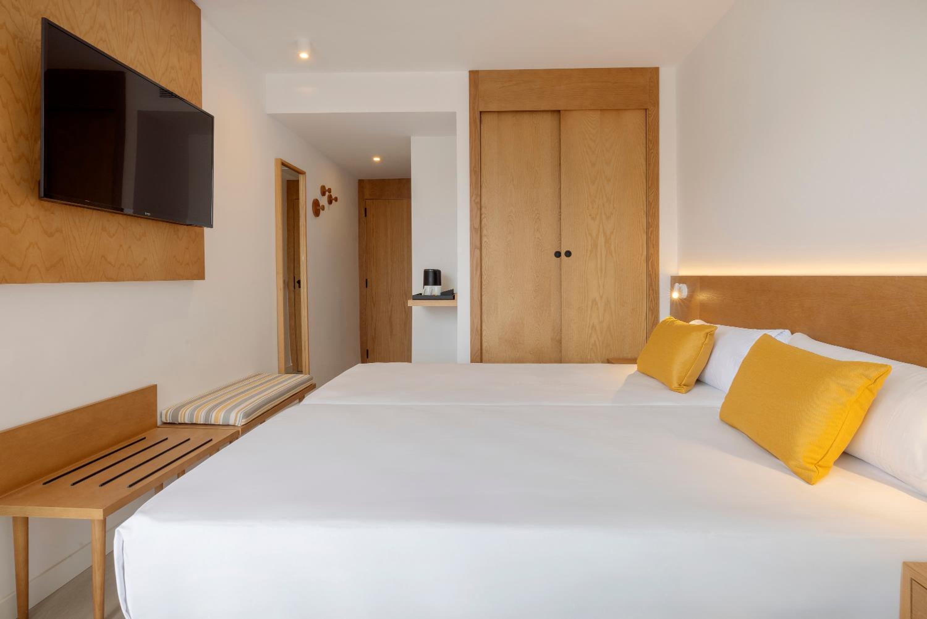 Twin Room with Balcony
