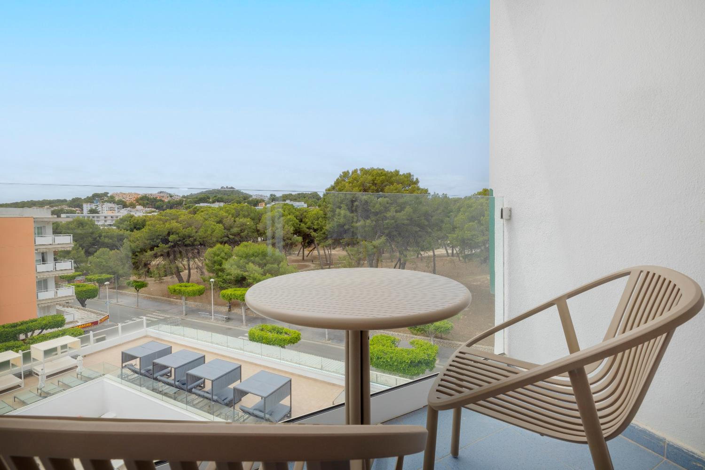 Twin Room with Balcony thumbnail 6