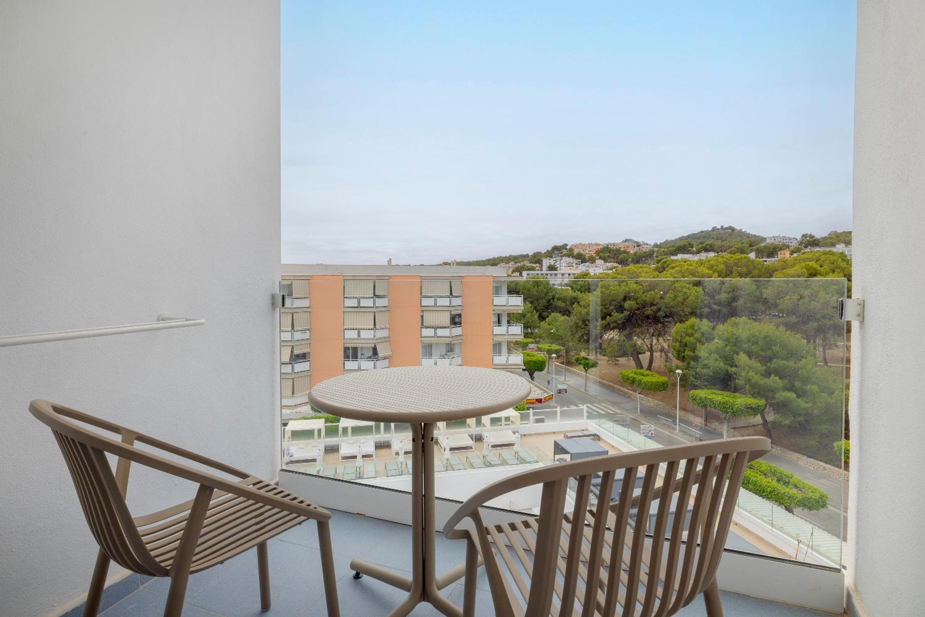 Twin Room with Balcony thumbnail 5