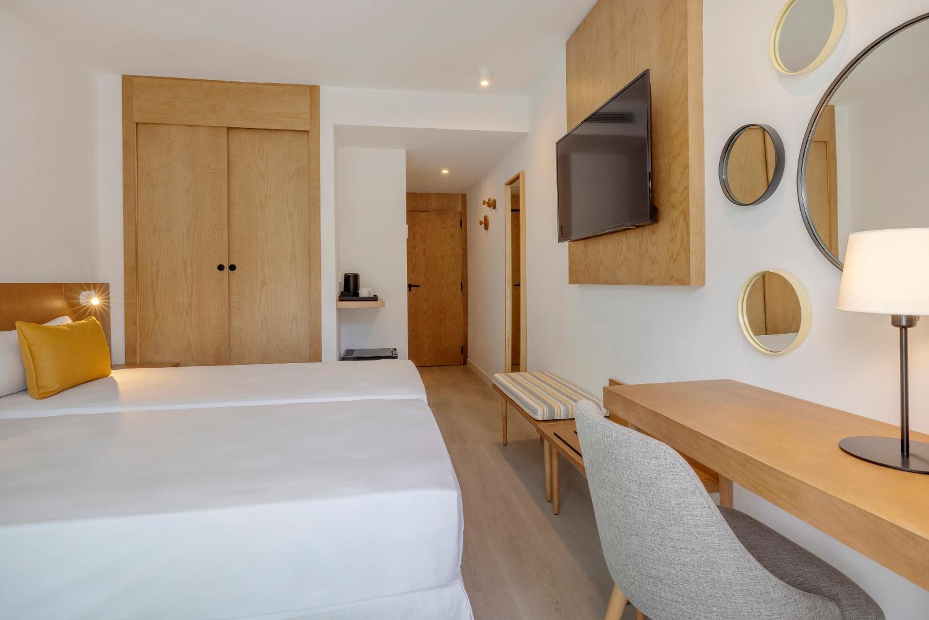 Twin Room with Balcony and Beach View
