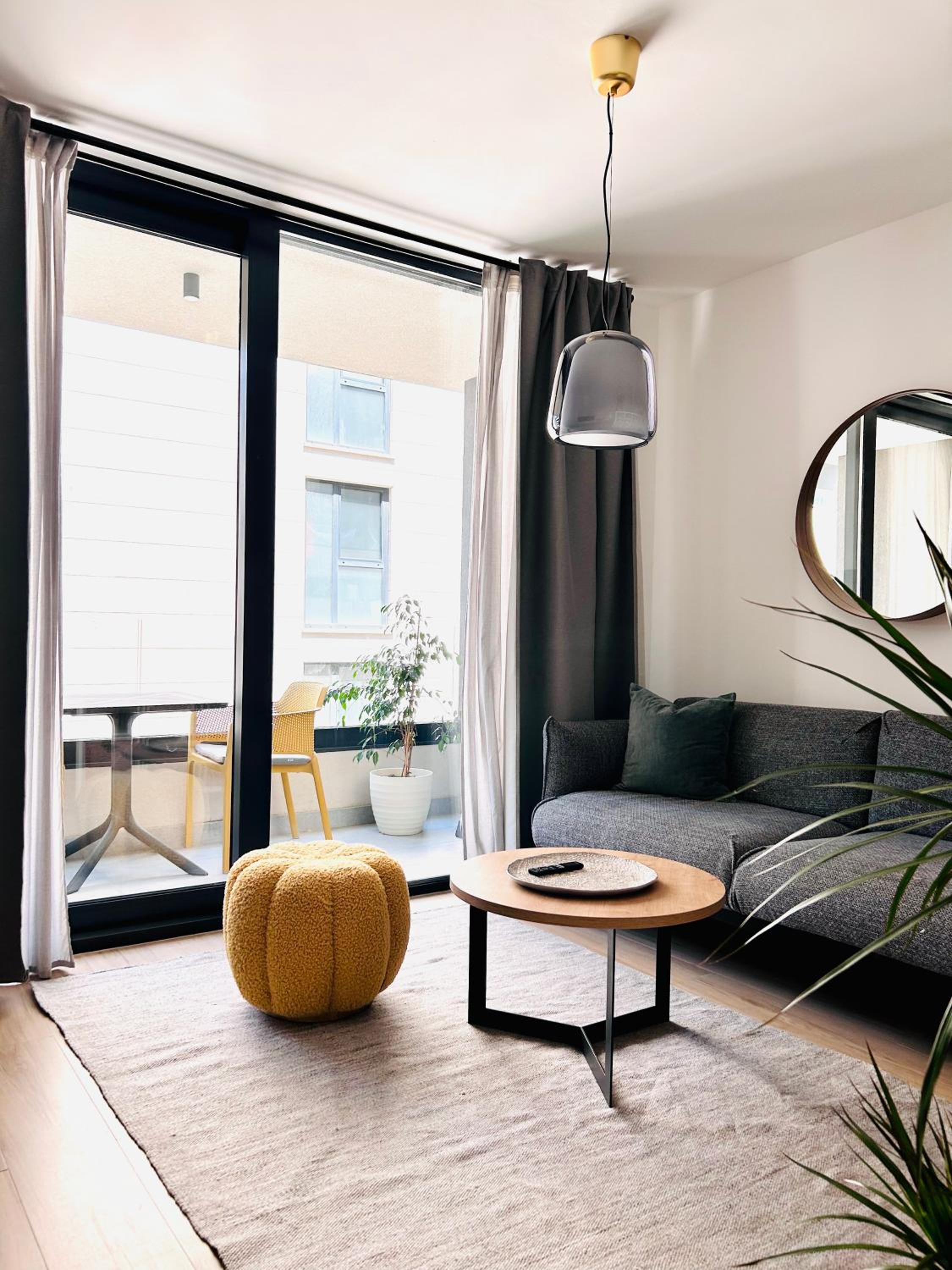 Deluxe One-Bedroom Apartment