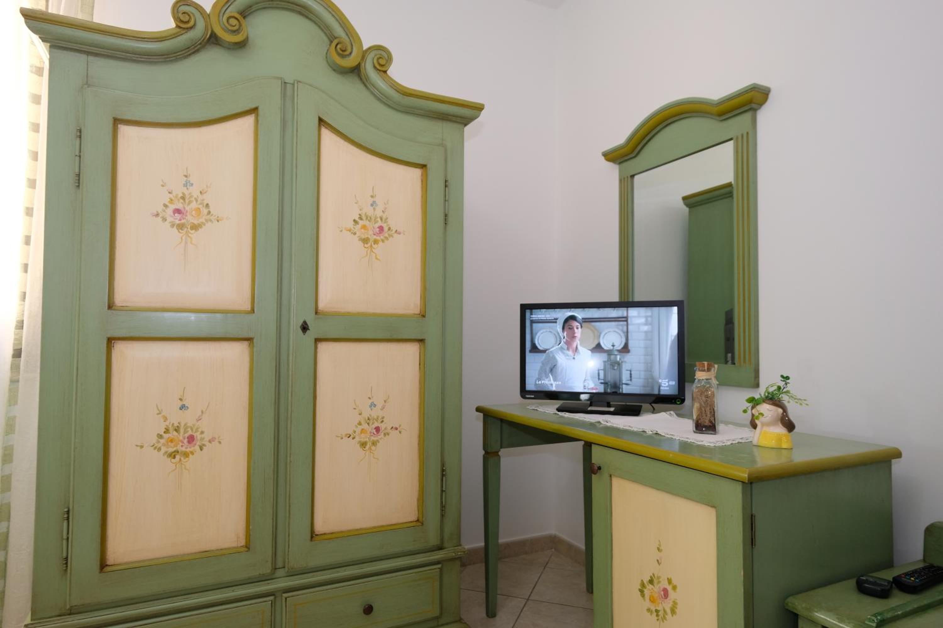 Double Room with Mountain View - Photo 5