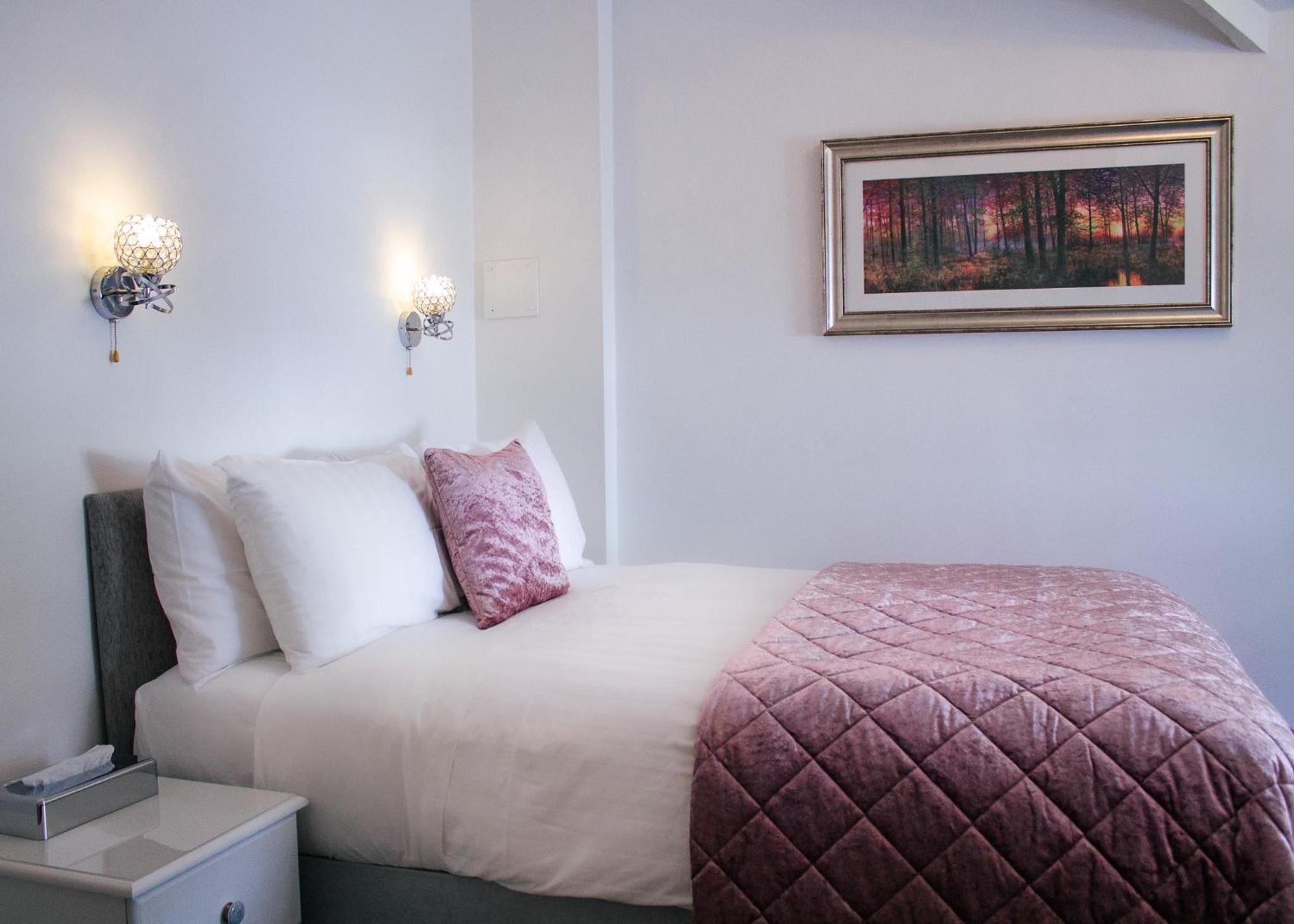 Standard King Room - Photo 18
