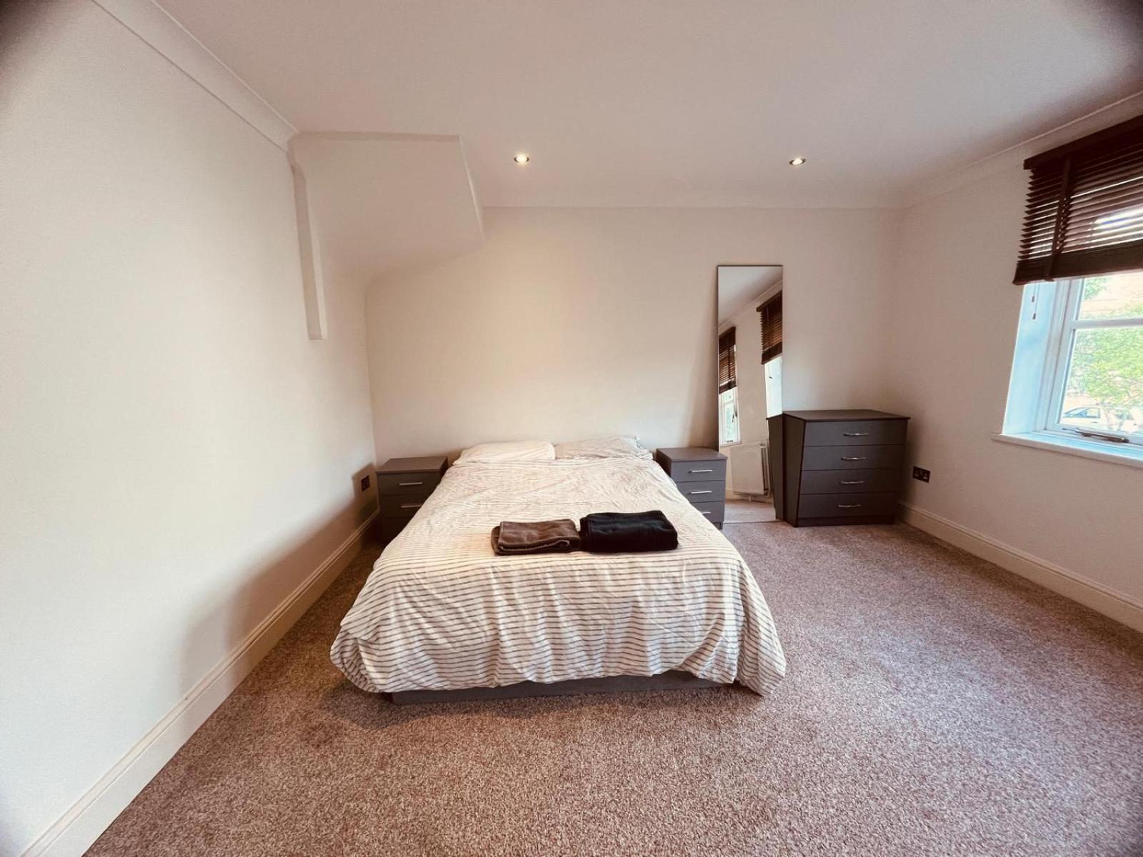 Four-Bedroom Apartment photo 2