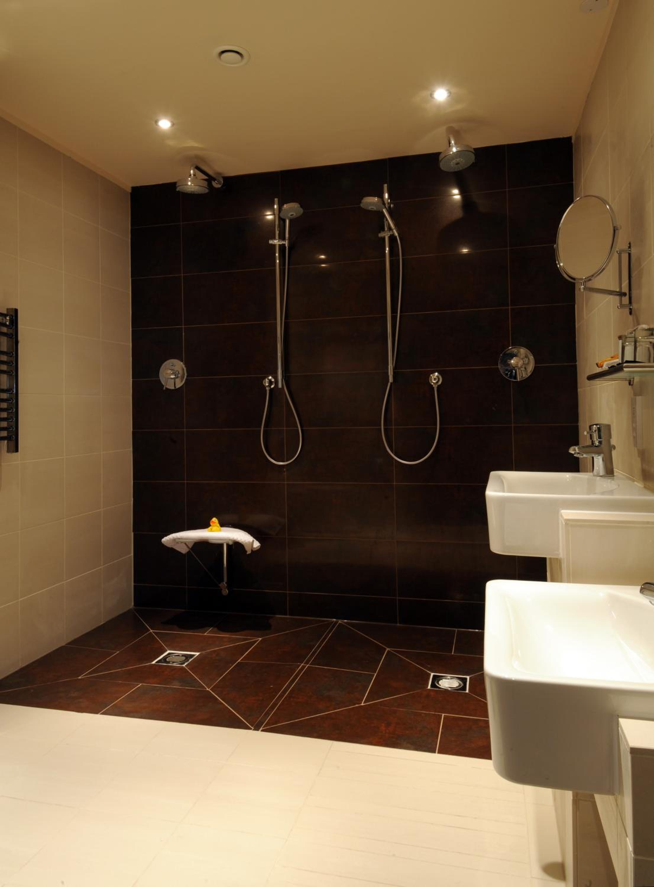 Standard King Room - Photo 22