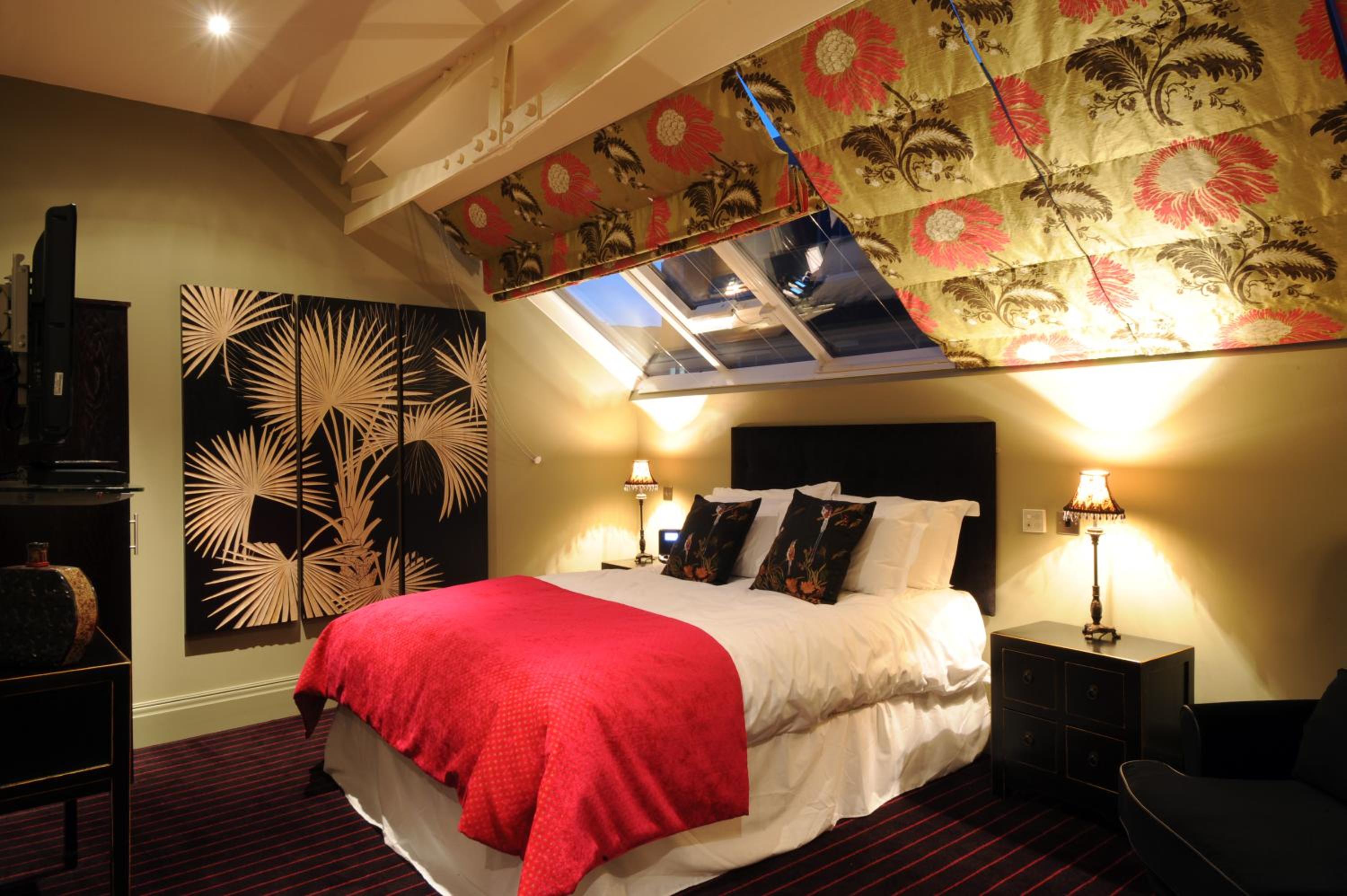 Standard King Room - Photo 30