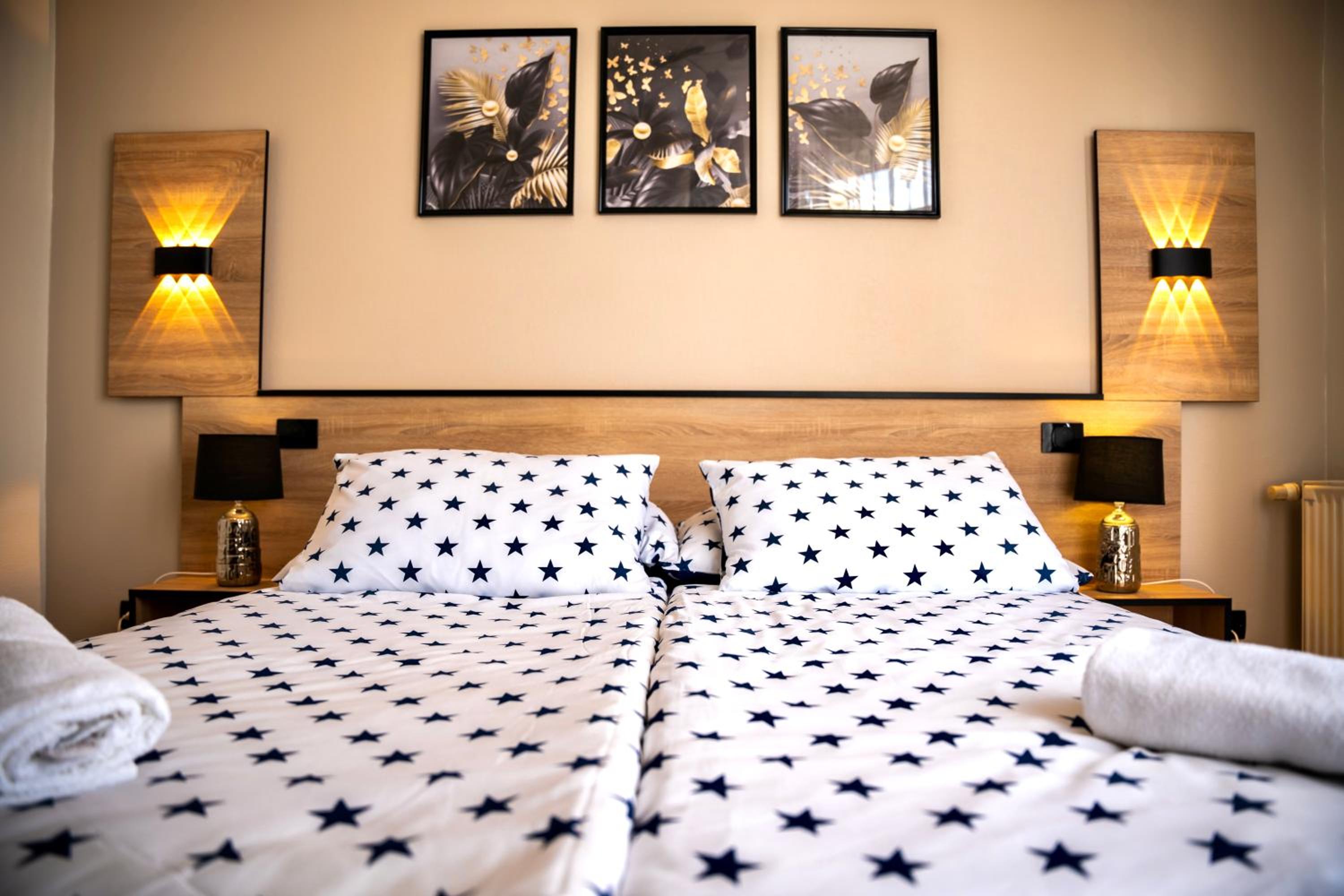 Queen Room with Balcony photo 1