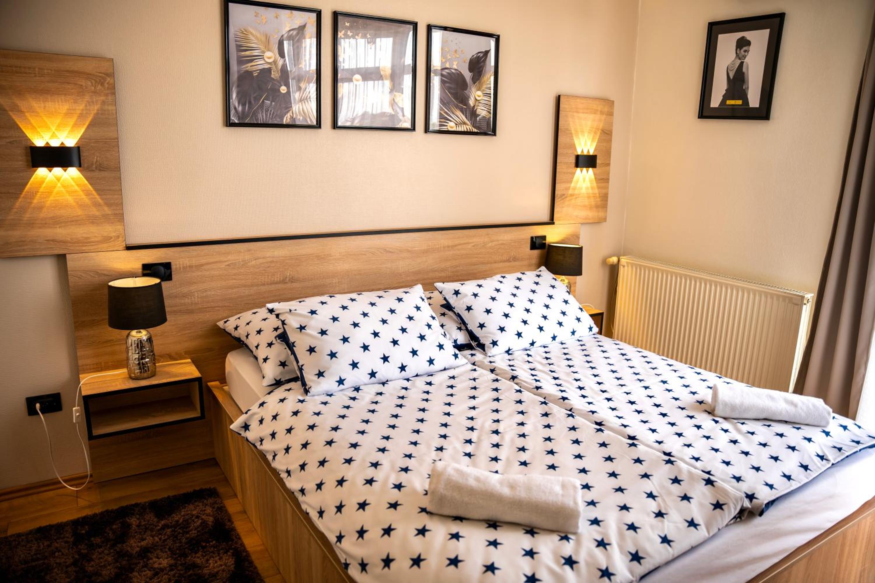 Queen Room with Balcony photo 3