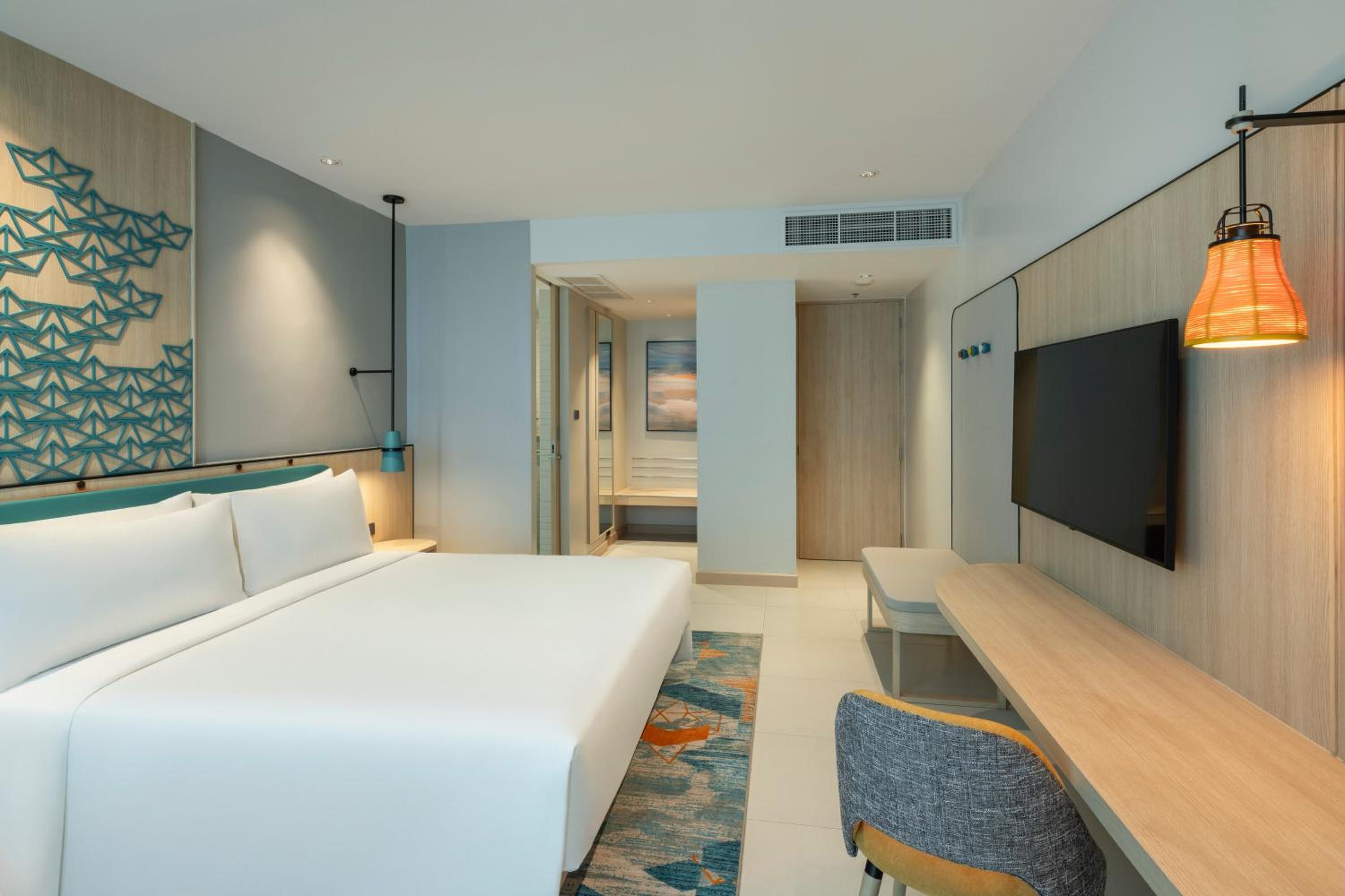 Standard King Room with Ocean View and Bay Tower