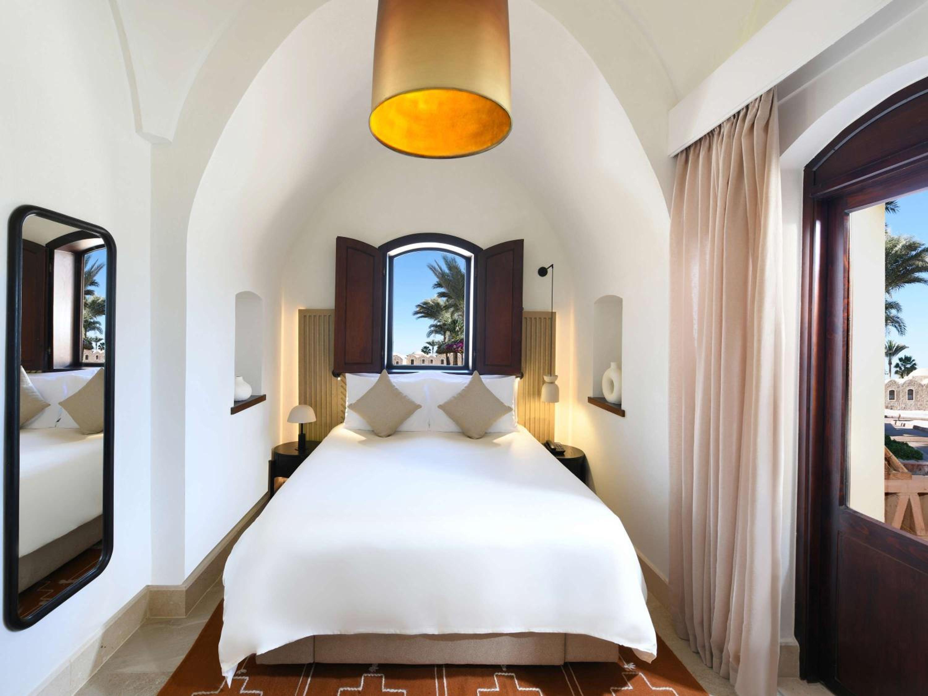 Premium Queen Room with Garden View