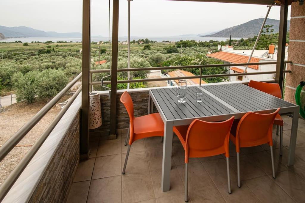 Two-Bedroom Apartment With Sea View photo 2
