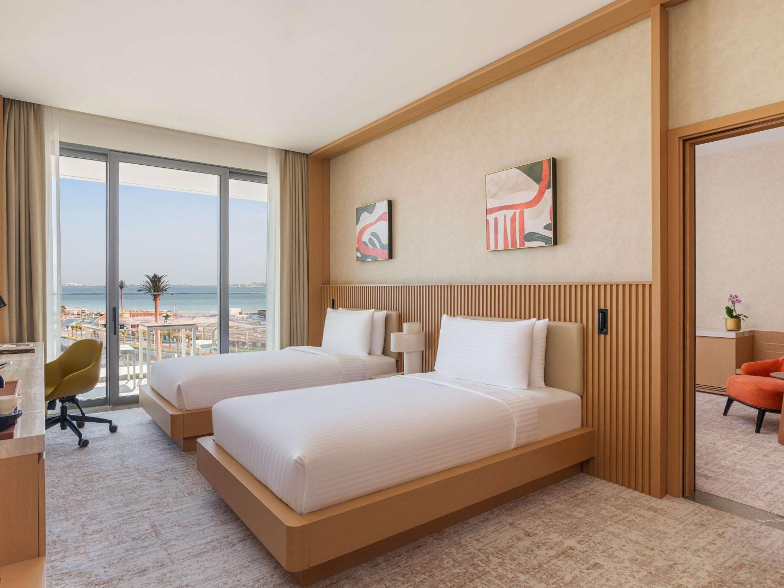 Two Bedroom Family Room Sea View with Meryal Waterpark Access - Photo 4