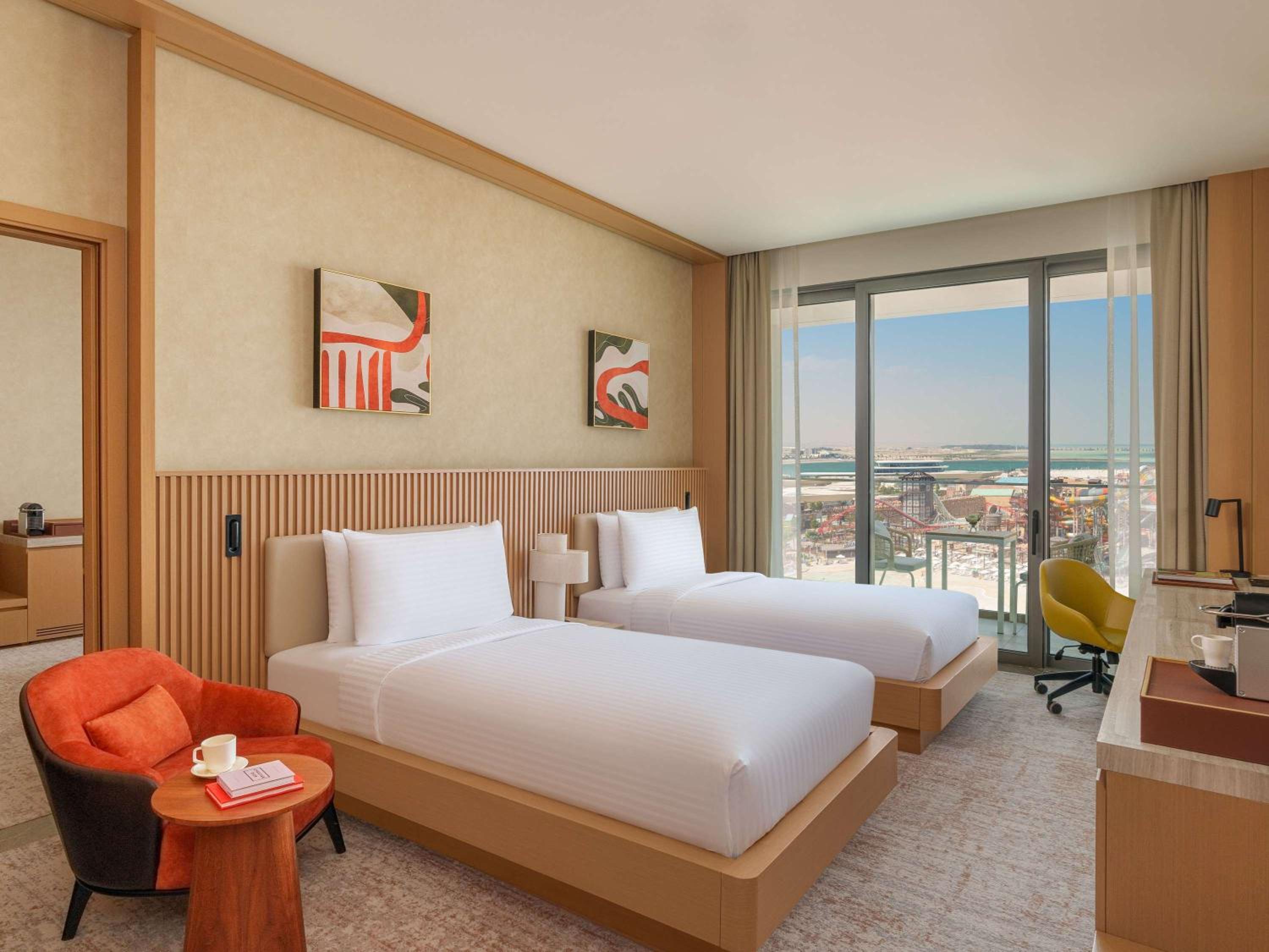 Two Bedroom Family Room Waterpark View with Meryal Waterpark Access - Photo 3
