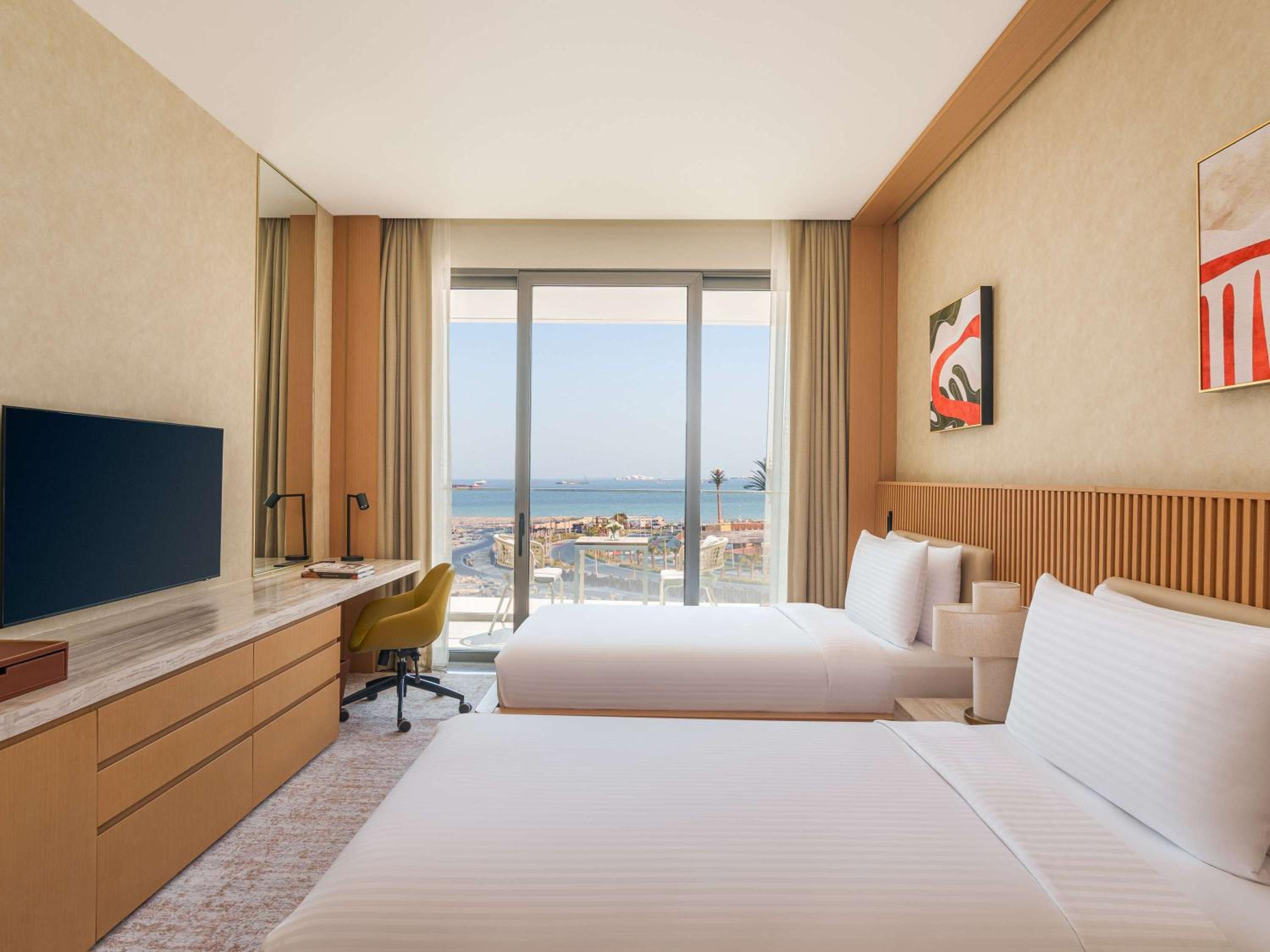 Two Bedroom Family Room Sea View with Meryal Waterpark Access - Photo 5