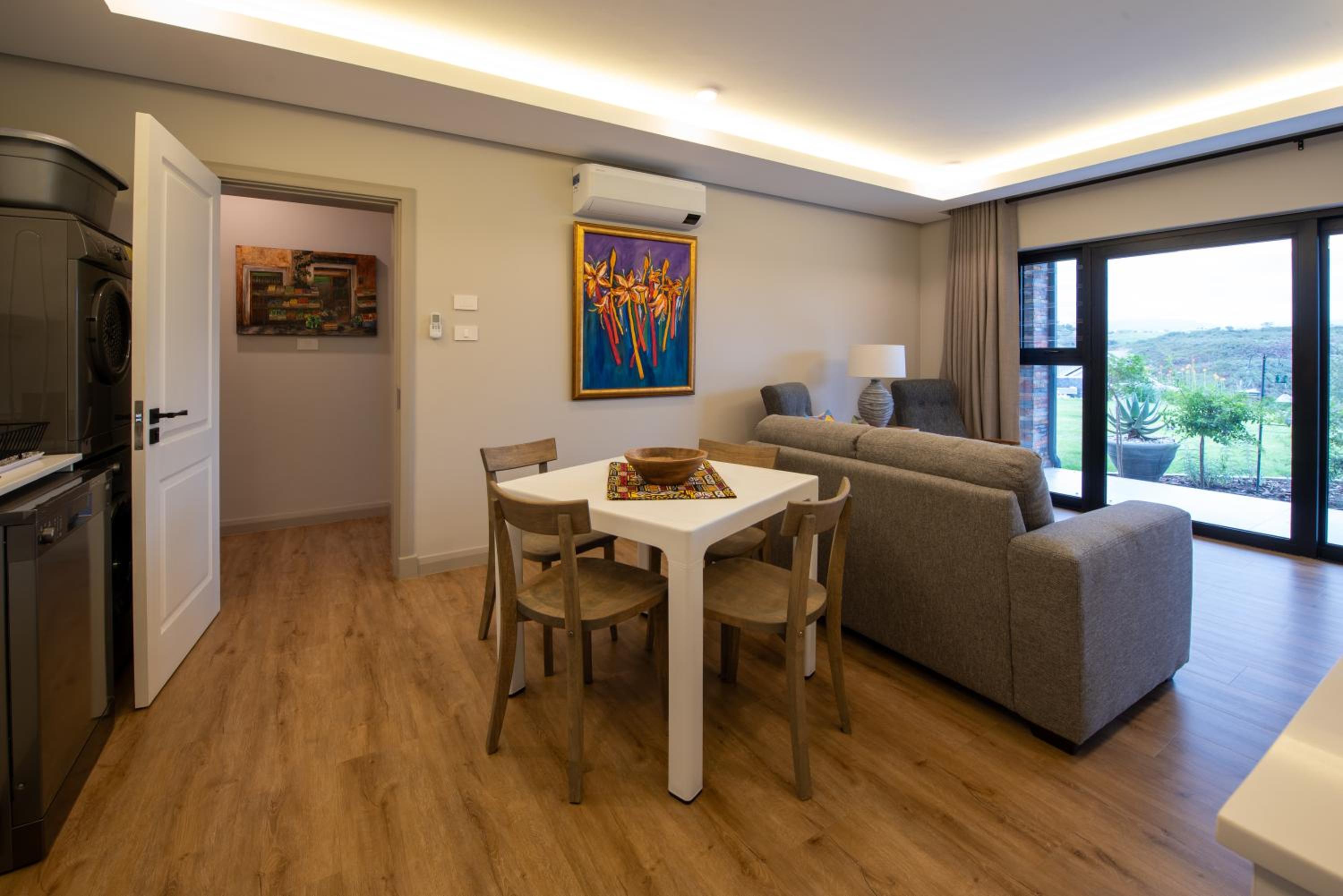 Apartment with Mountain View photo 1