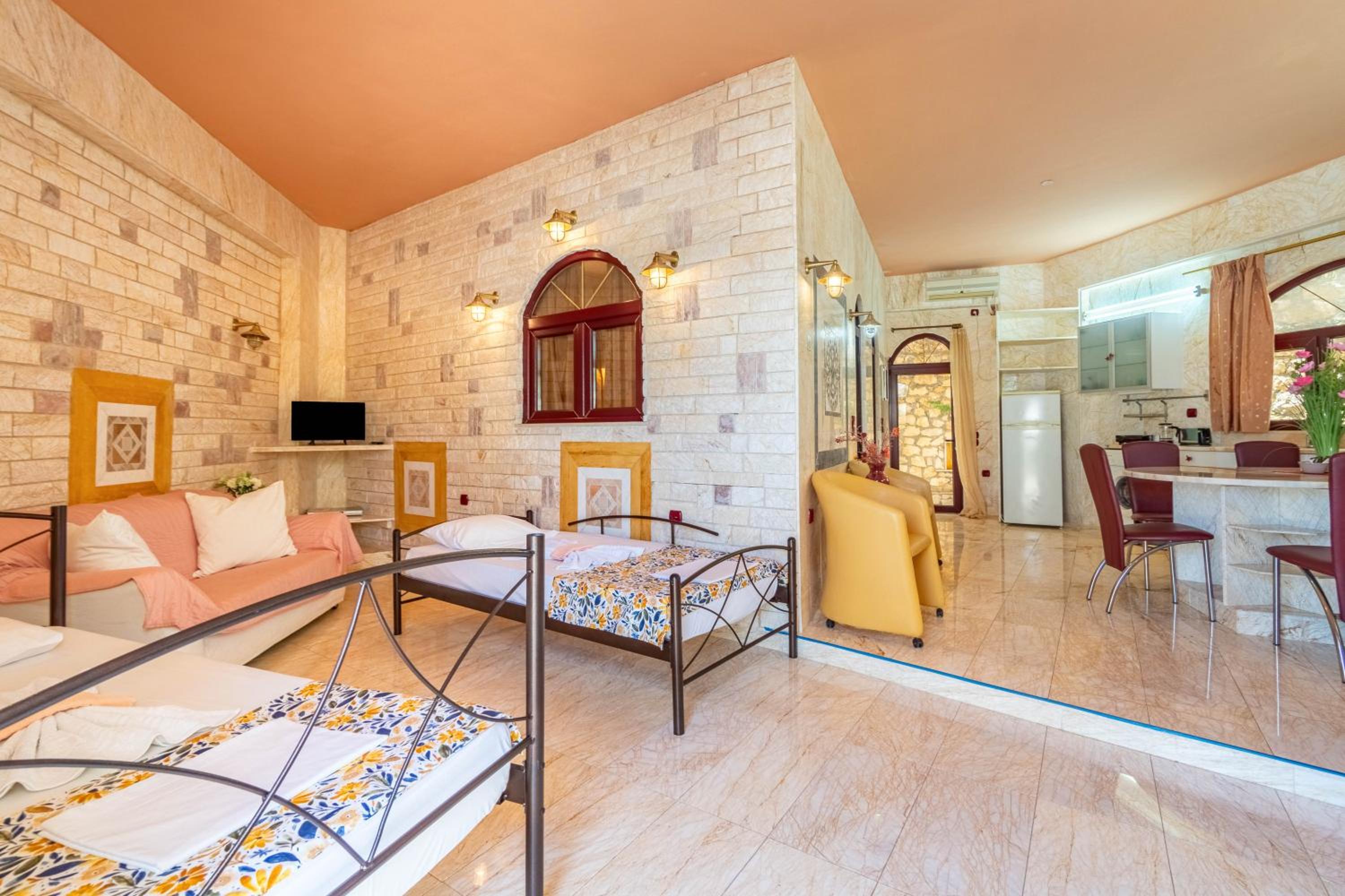 Superior One-Bedroom Apartment with Balcony photo 2