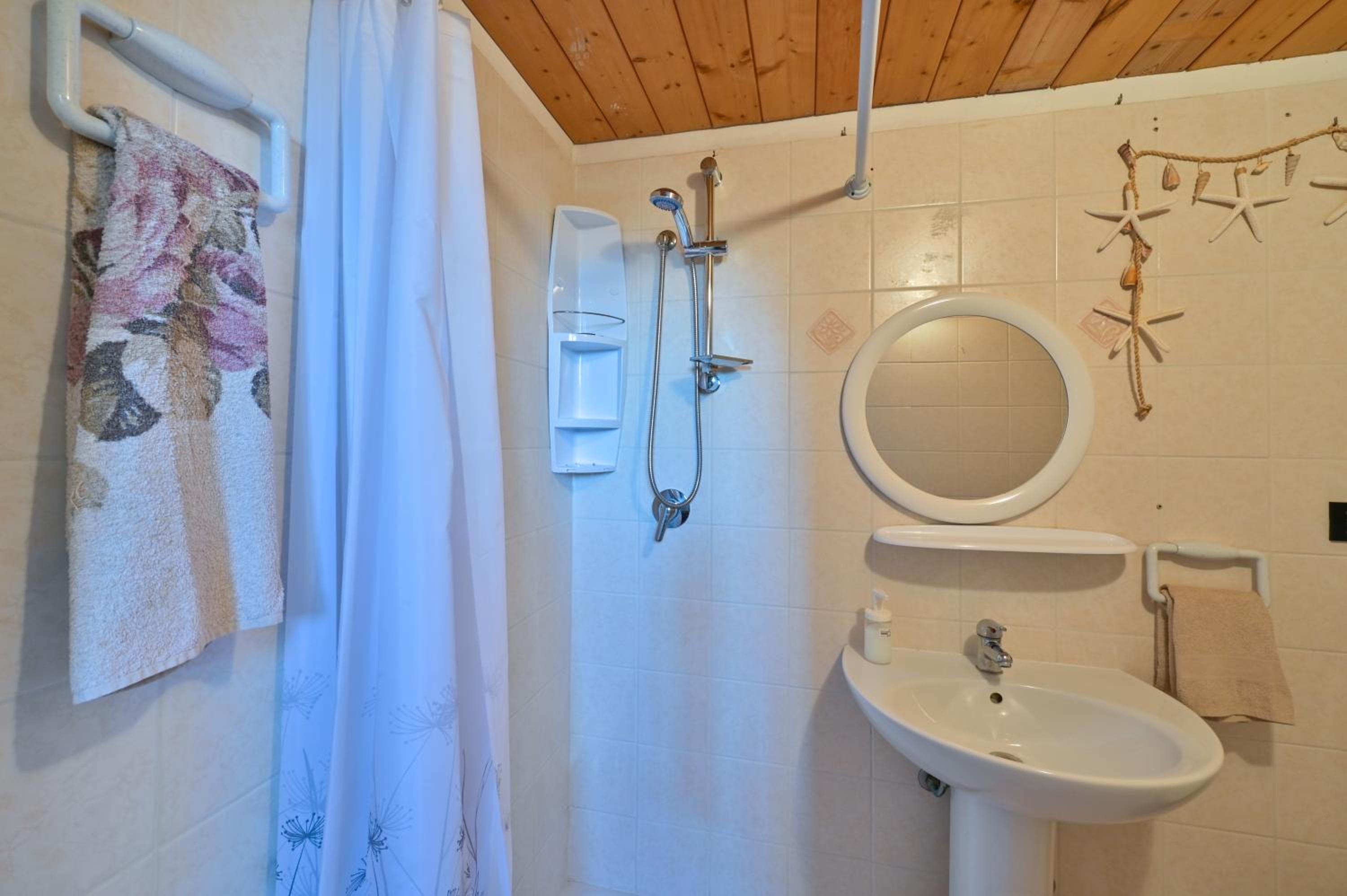 One-Bedroom House photo 2