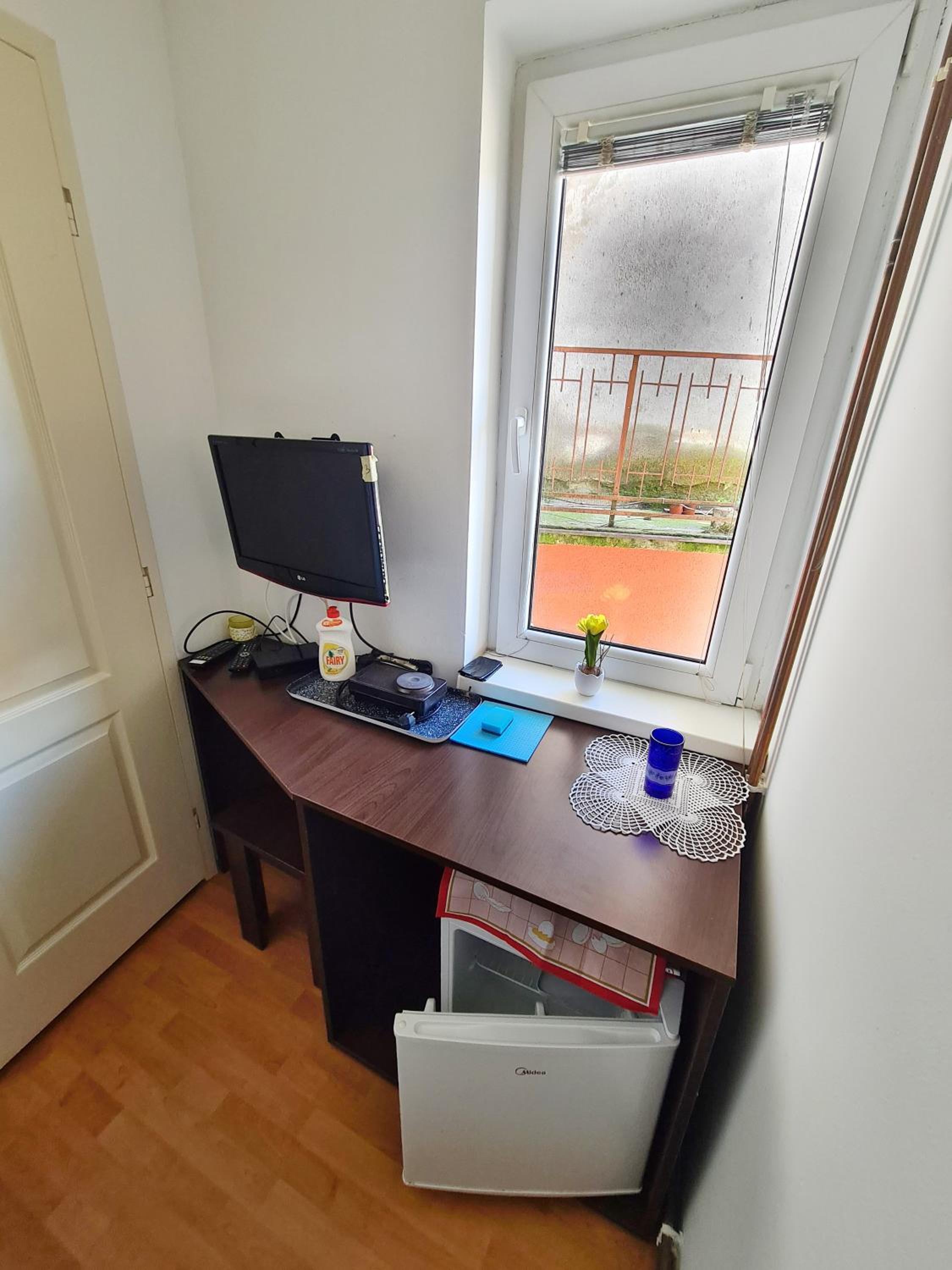 Single Room with Private Bathroom photo 2
