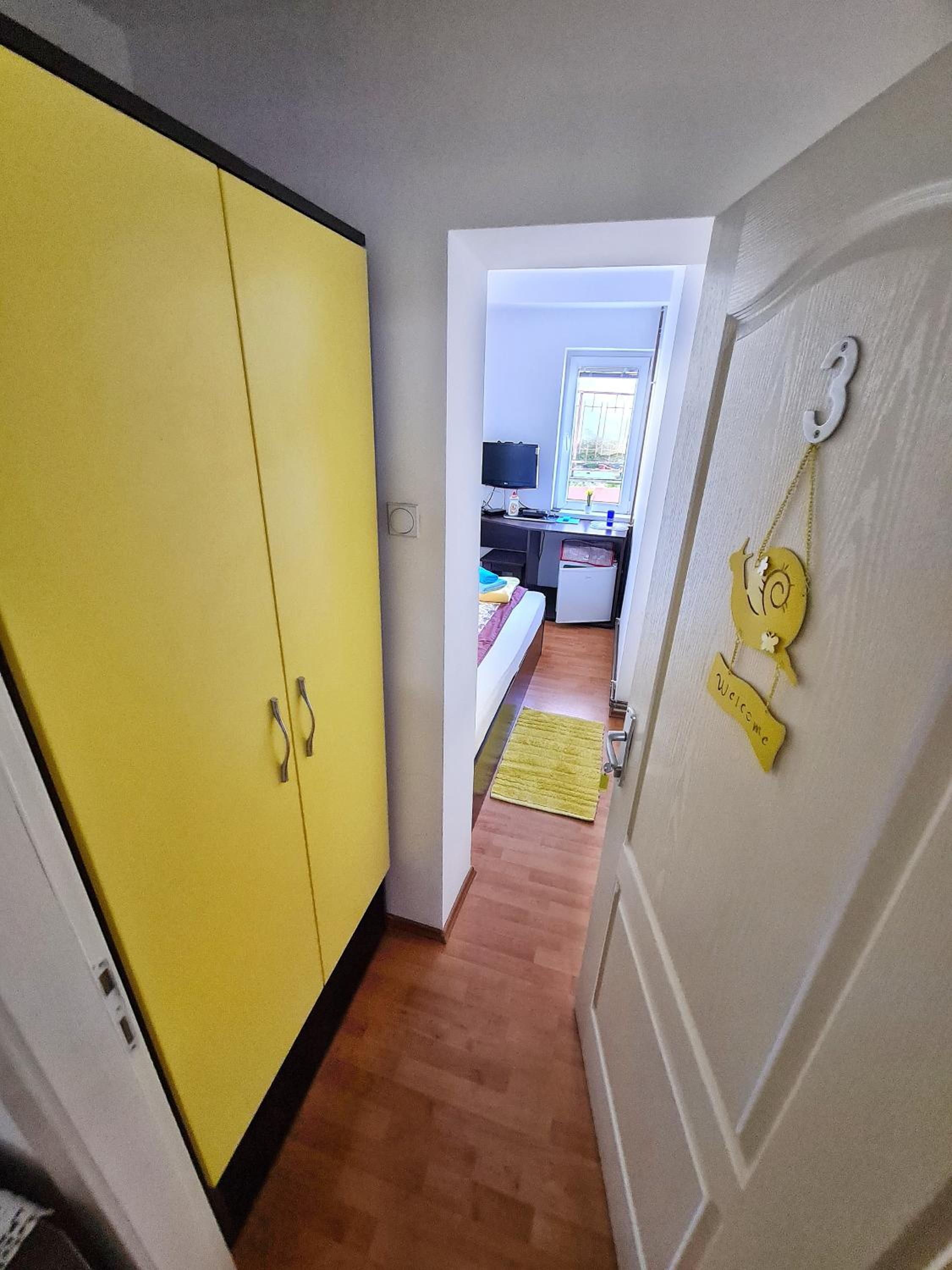 Single Room with Private Bathroom photo 3