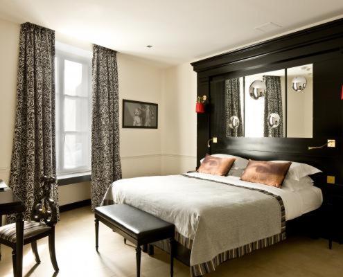 Privilege Room