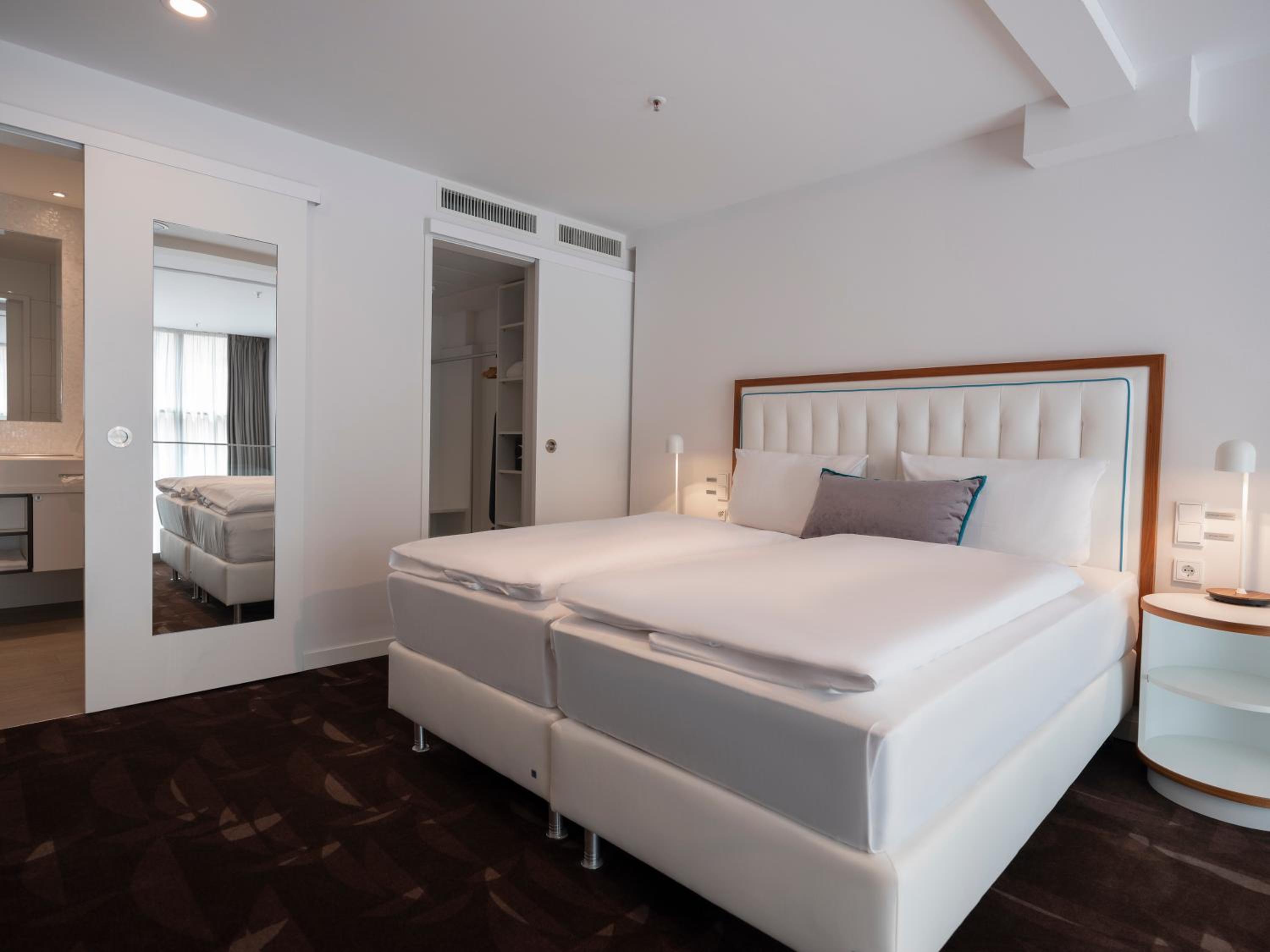 Deluxe Suite - Photo 8