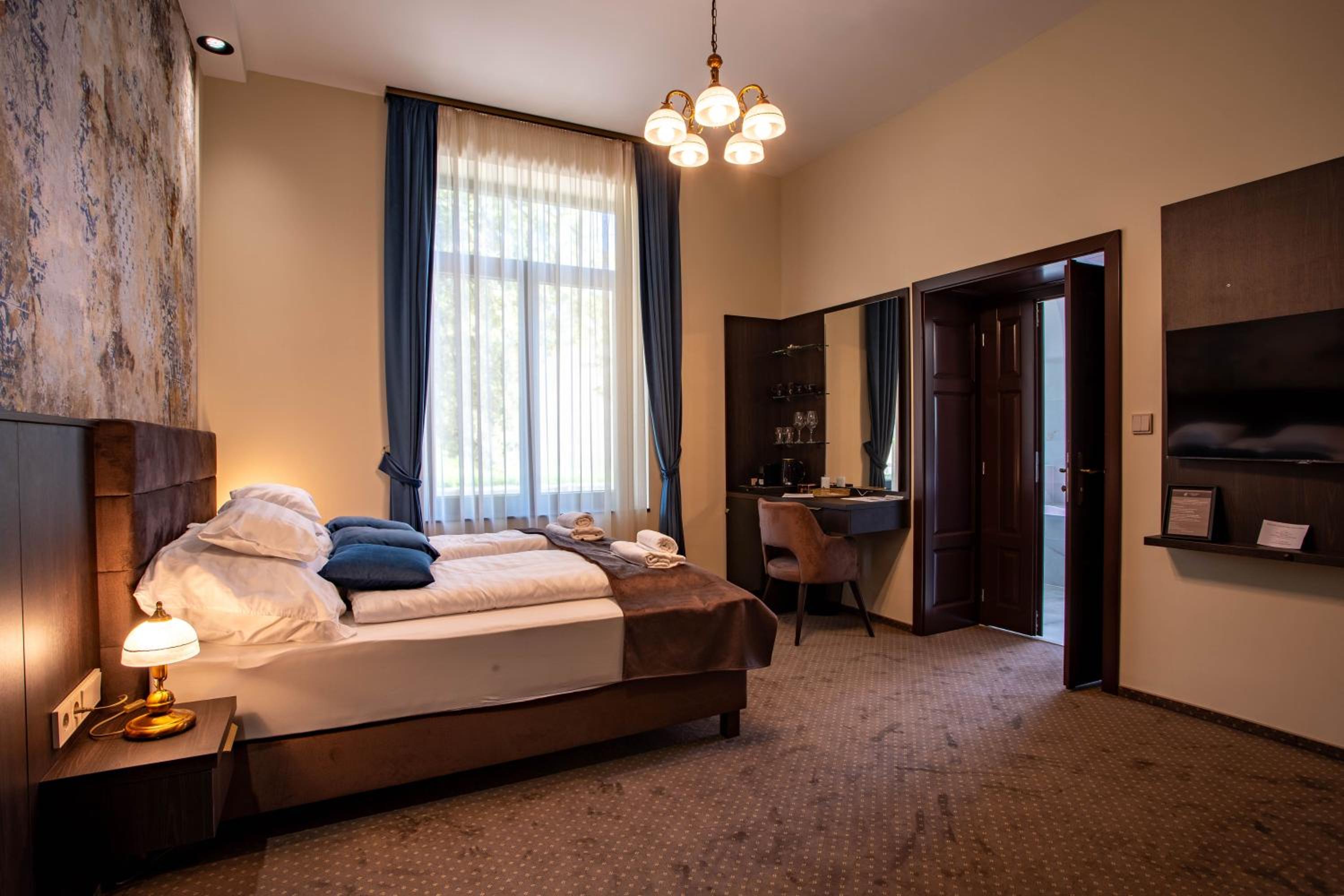 Double Room with Private Bathroom photo 2
