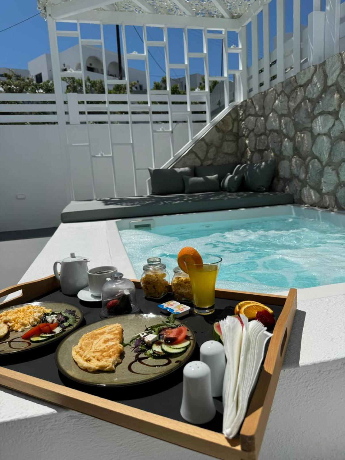 Suite with Outdoor Hot Tub - Photo 2