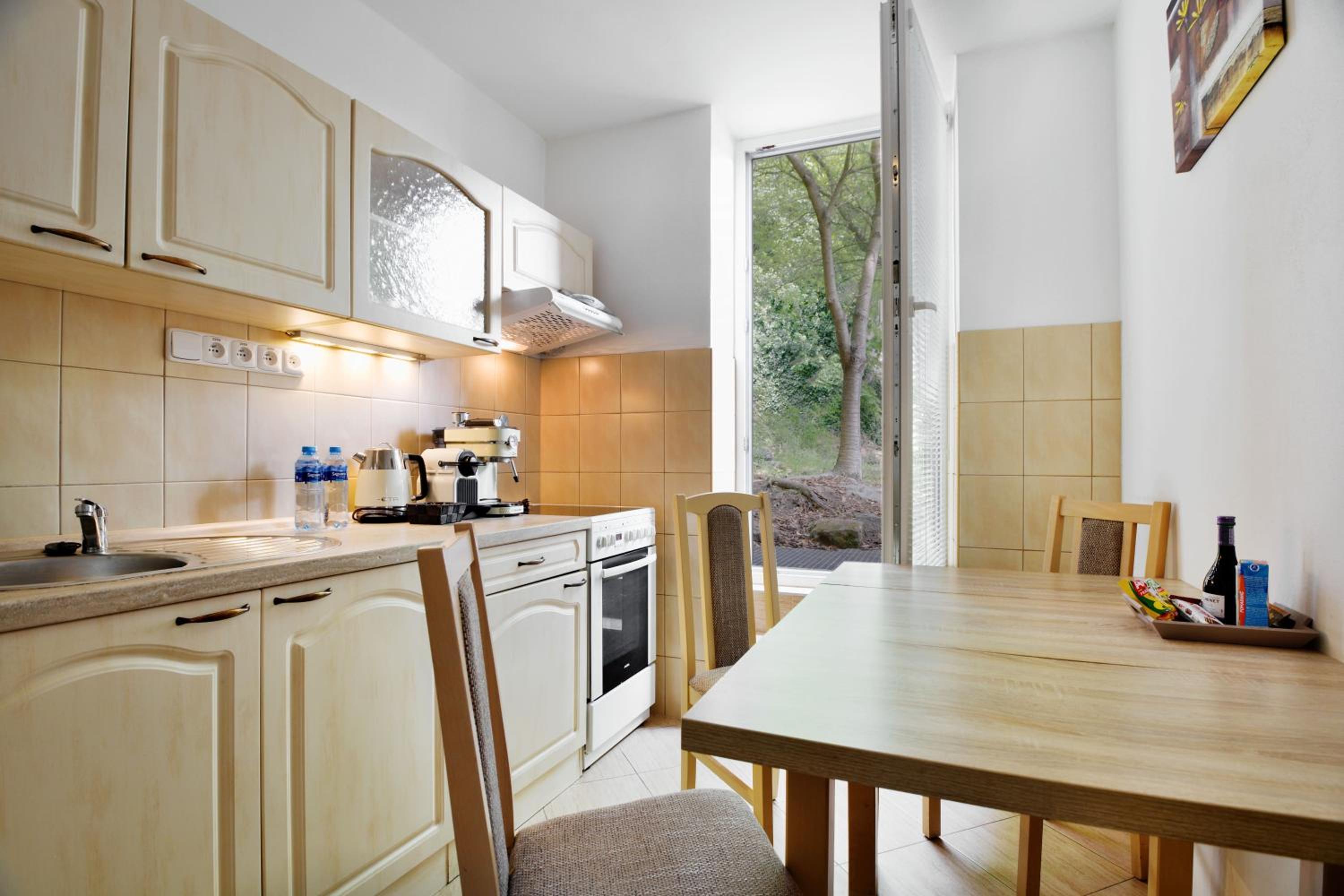 Apartment with Terrace - Photo 9