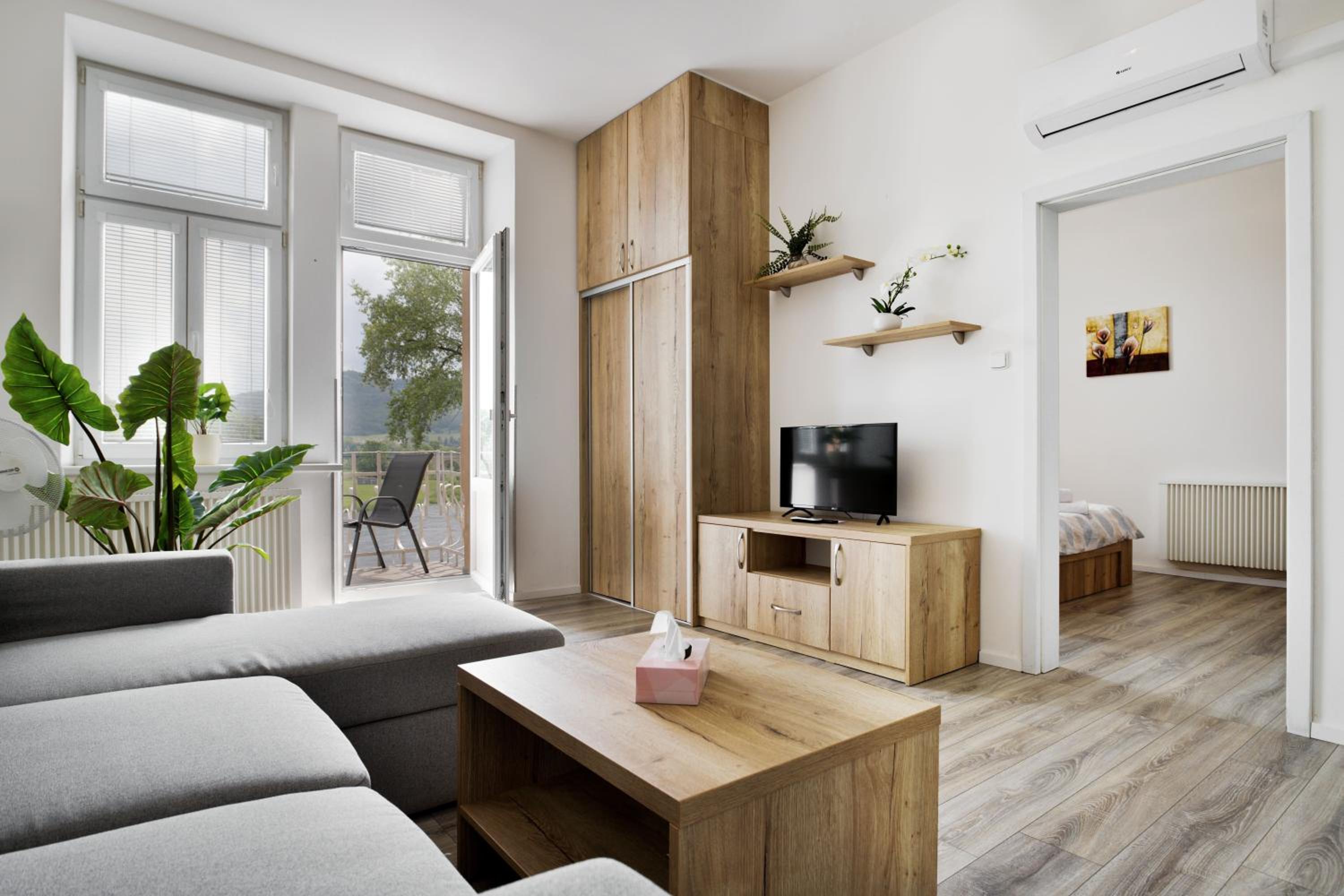 Apartment with Terrace - Photo 11