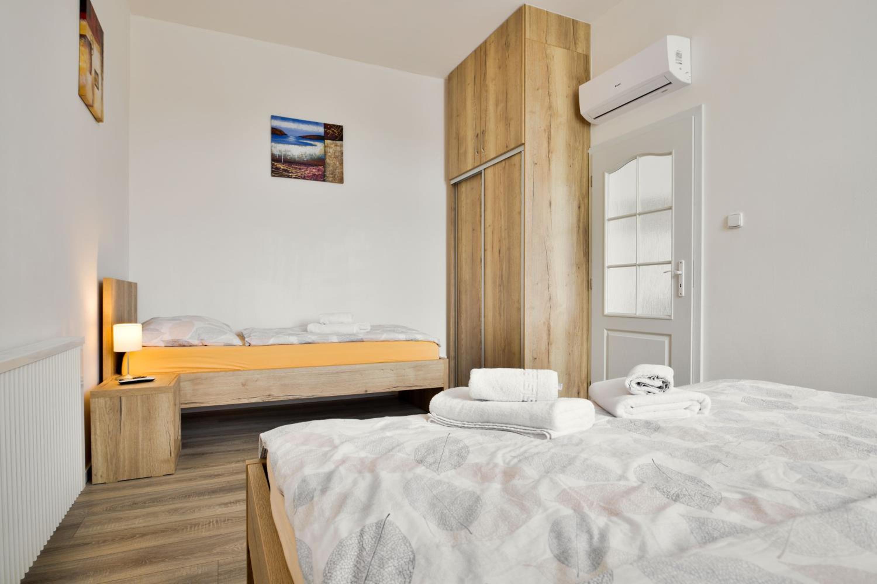 Apartment with Terrace - Photo 12