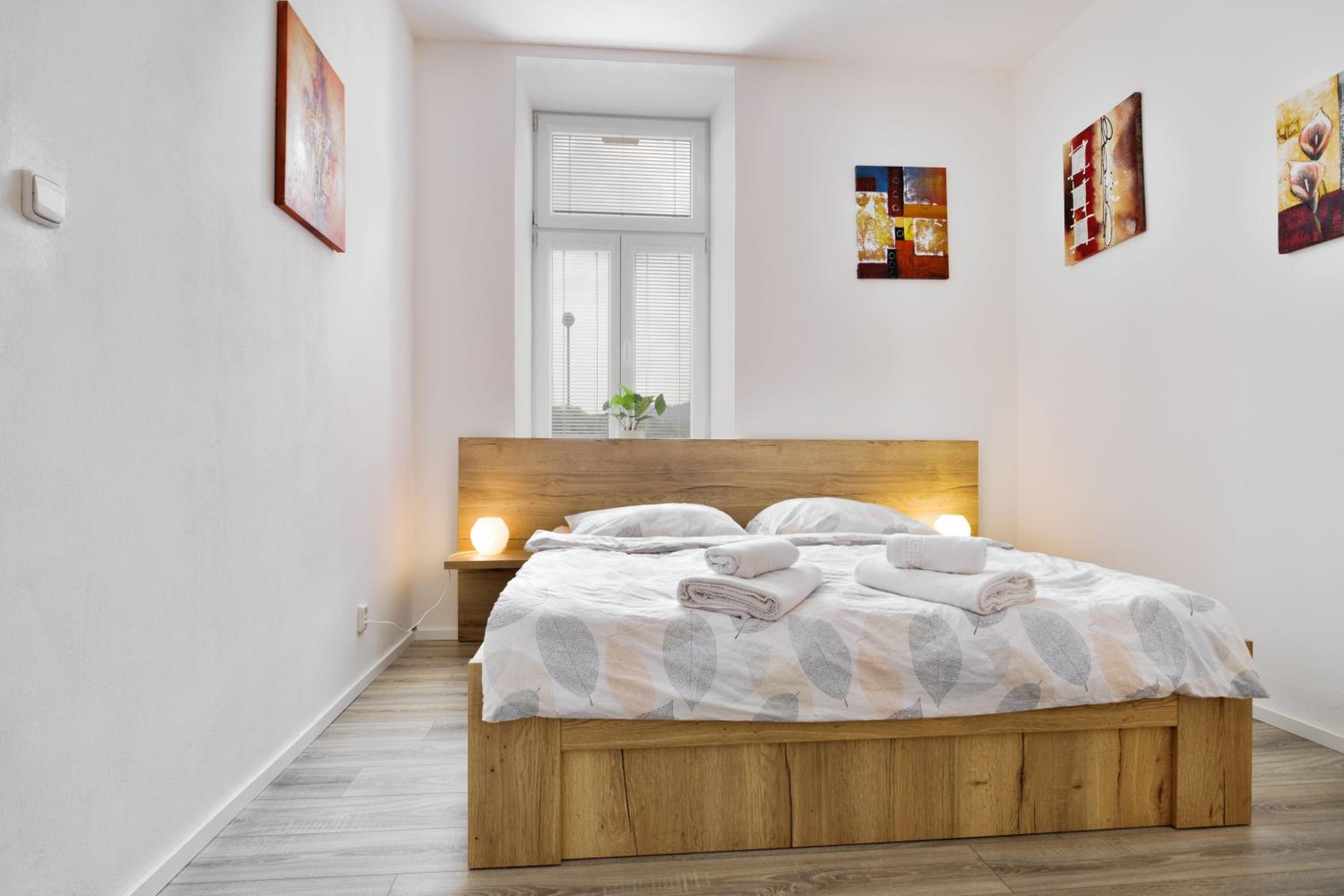 Apartment with Terrace - Photo 2