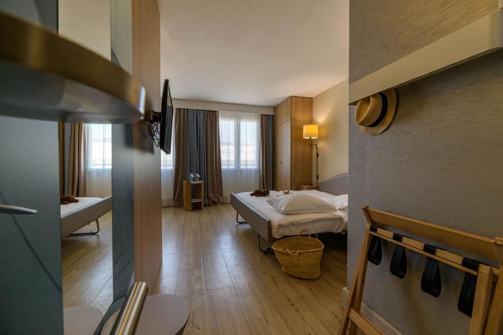 Junior King Suite - Photo 2